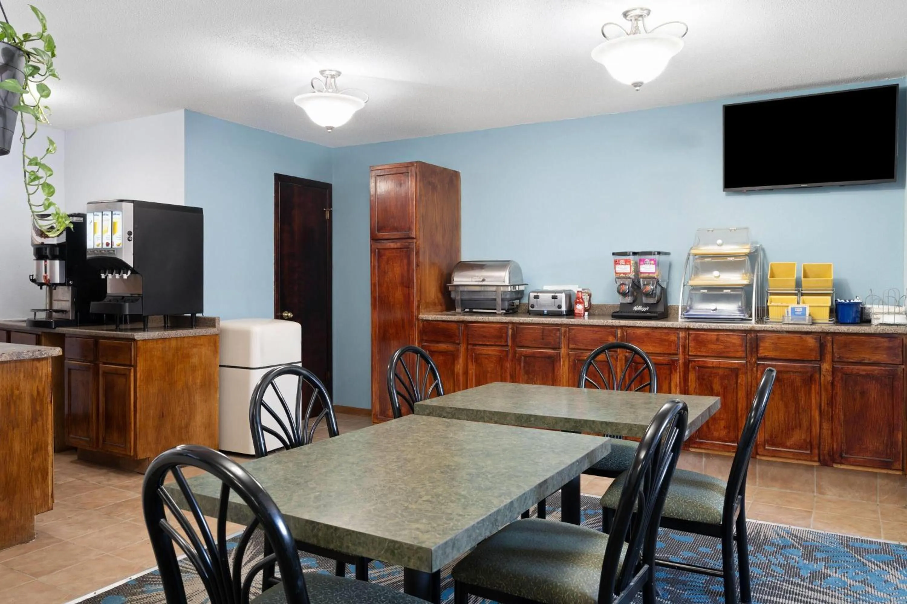 Breakfast in Days Inn by Wyndham Jamestown