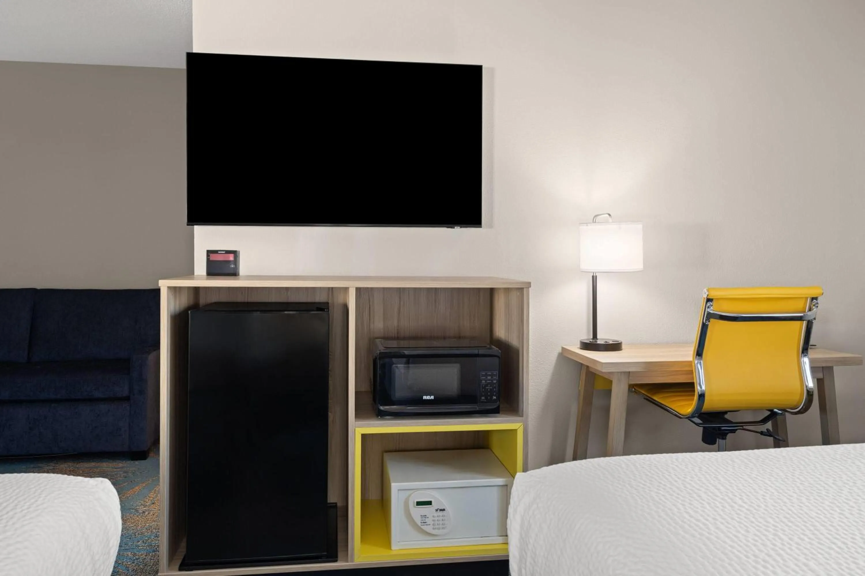 Photo of the whole room in Days Inn by Wyndham Jamestown