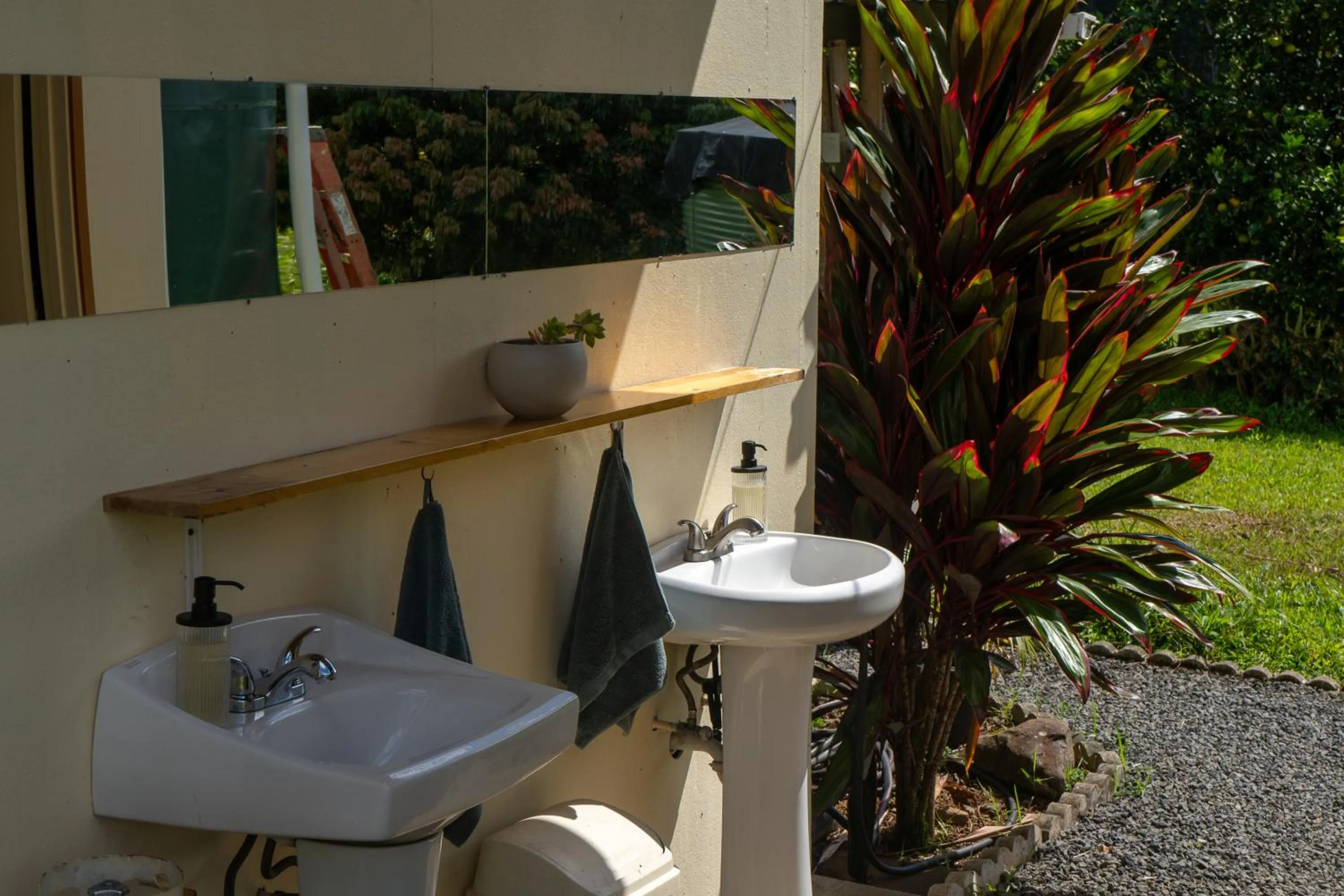 Bathroom in The Inn at Kulaniapia Falls