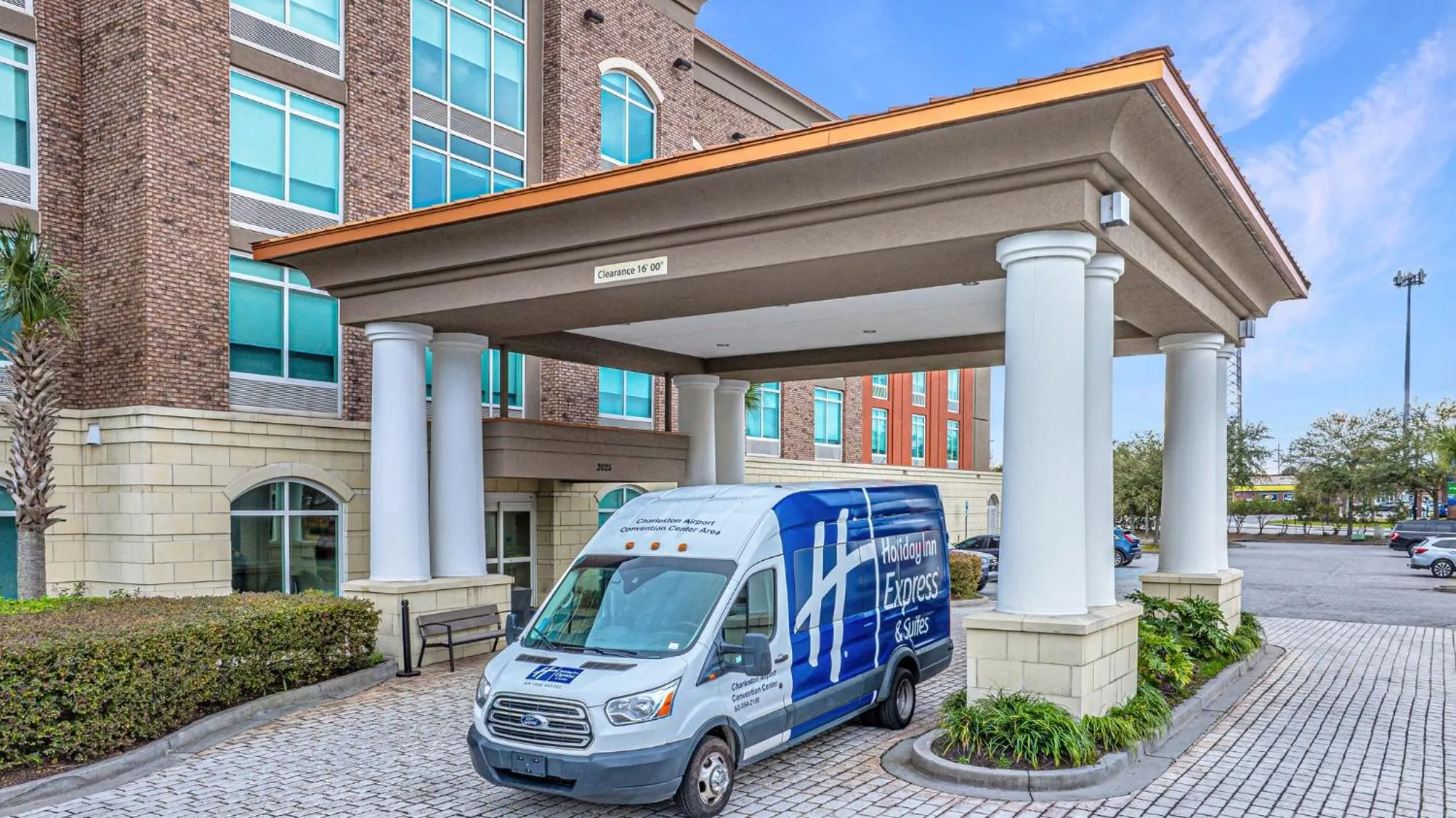 Lobby or reception in Holiday Inn Express & Suites Charleston Arpt-Conv Ctr Area by IHG