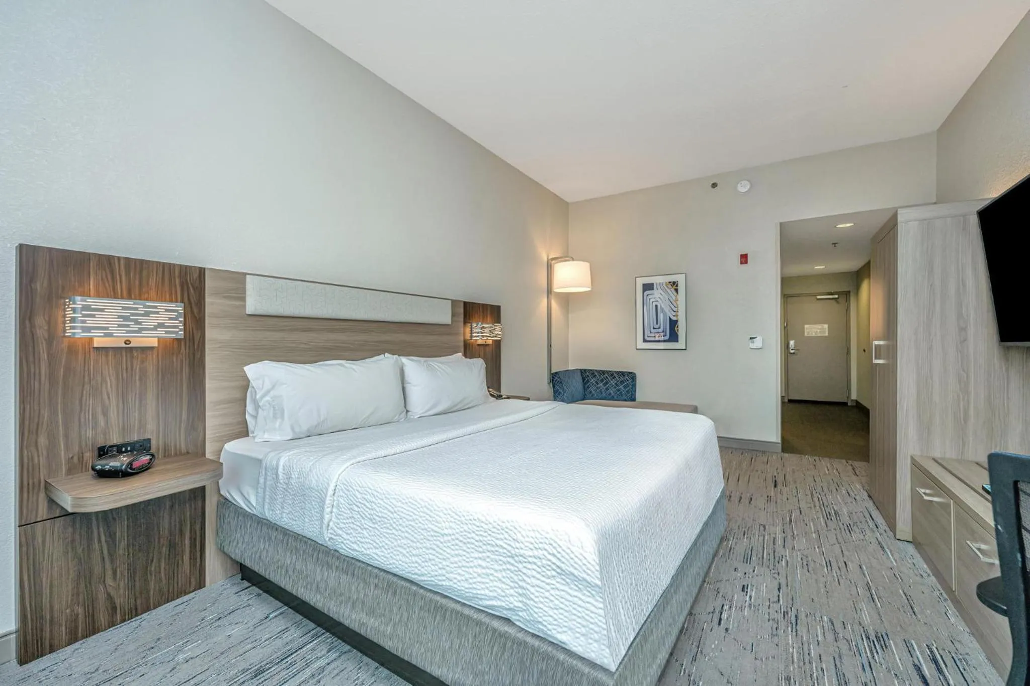 Photo of the whole room, Bed in Holiday Inn Express & Suites Charleston Arpt-Conv Ctr Area by IHG