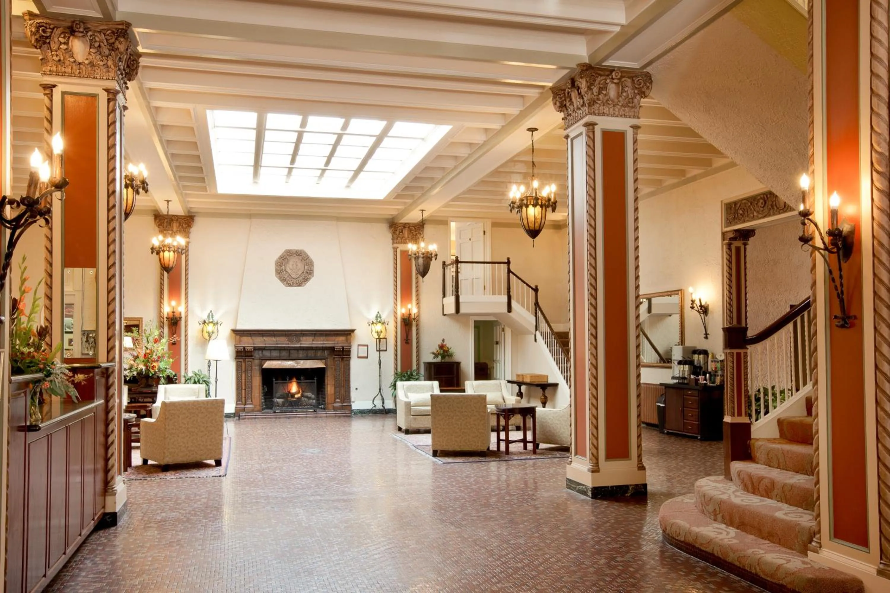 Coffee/tea facilities in Cardinal Hotel