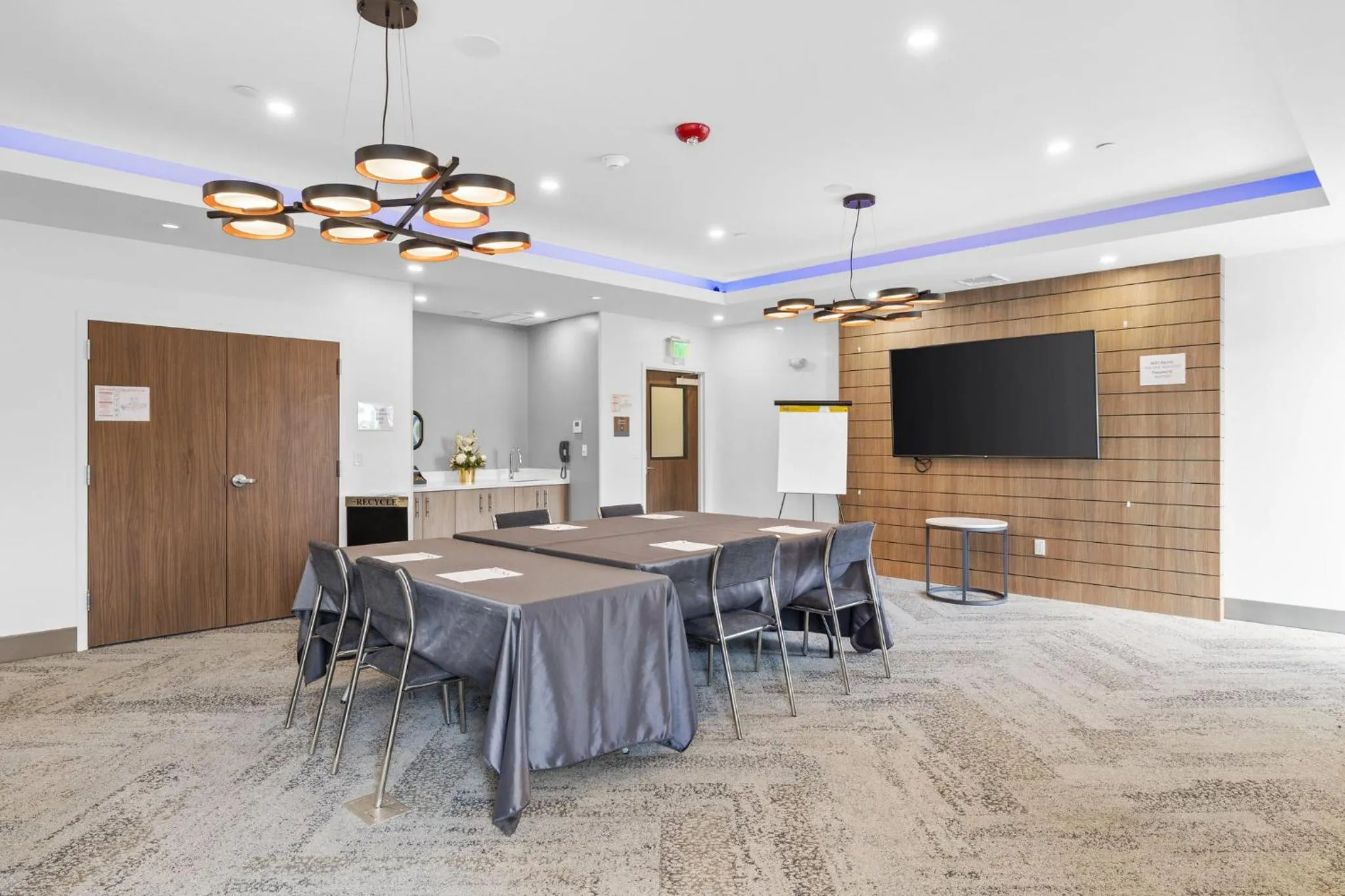 Meeting/conference room in EVEN Hotel Manchester Airport by IHG