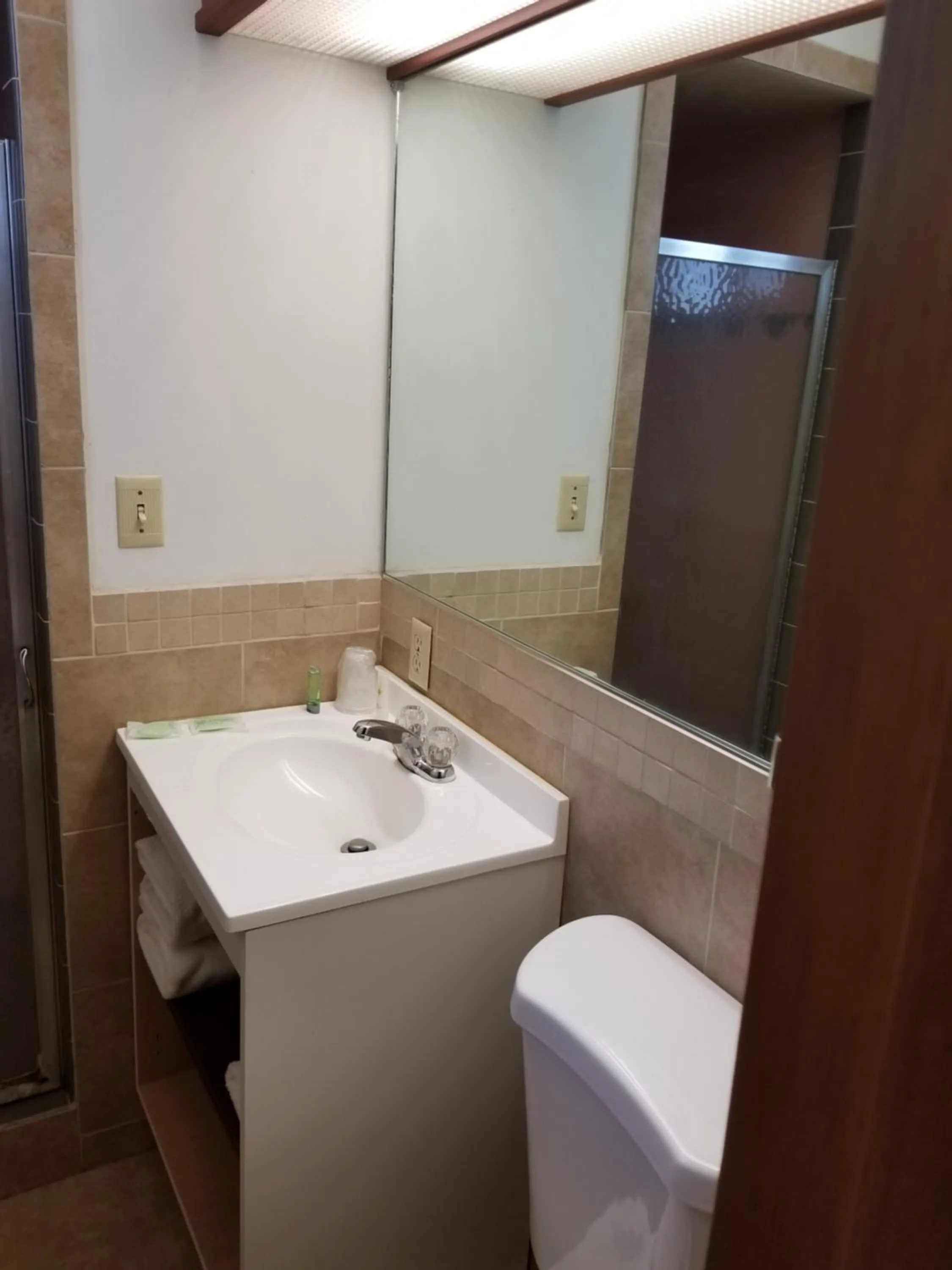 Bathroom in Valley Inn - Lebanon Oregon