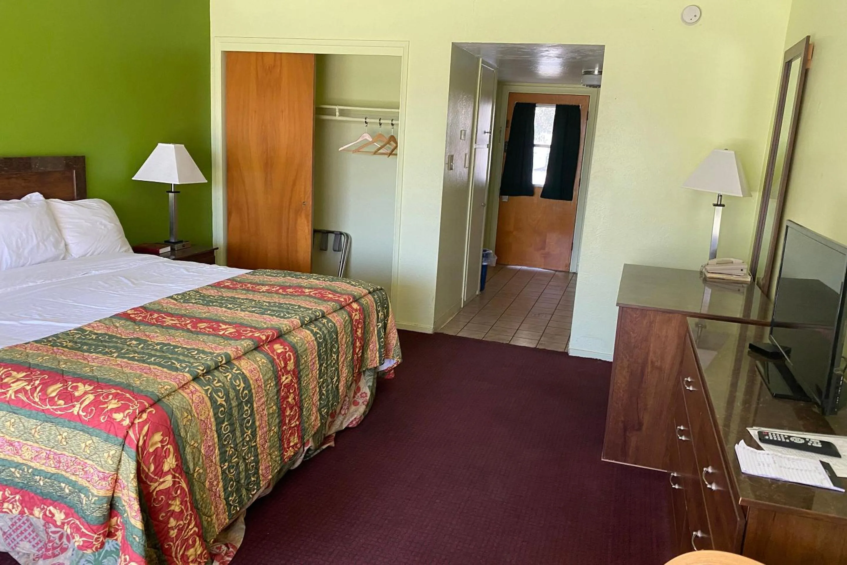 Bedroom in OYO Hotel Yuma AZ Desert Grove