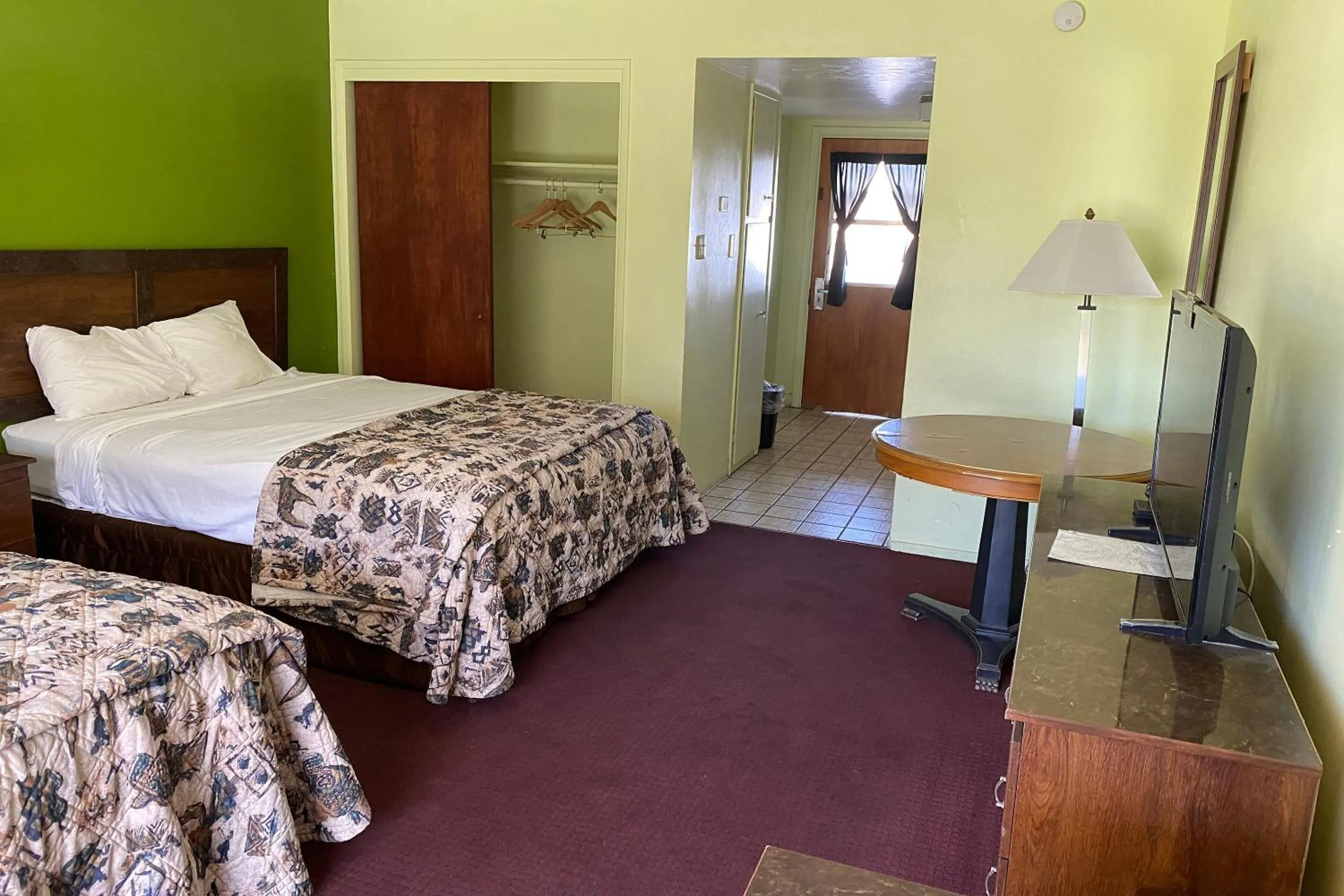 Bedroom in OYO Hotel Yuma AZ Desert Grove