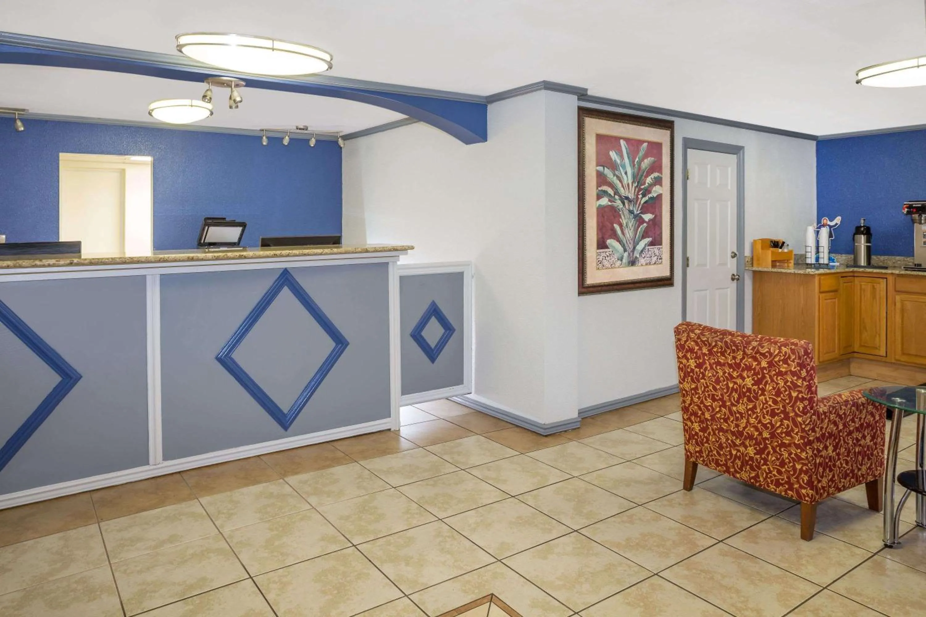 Lobby or reception in Travelodge by Wyndham Fort Myers North