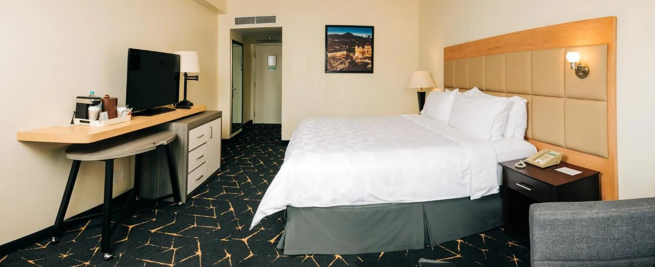 Photo of the whole room, Bed in Holiday Inn San Salvador by IHG