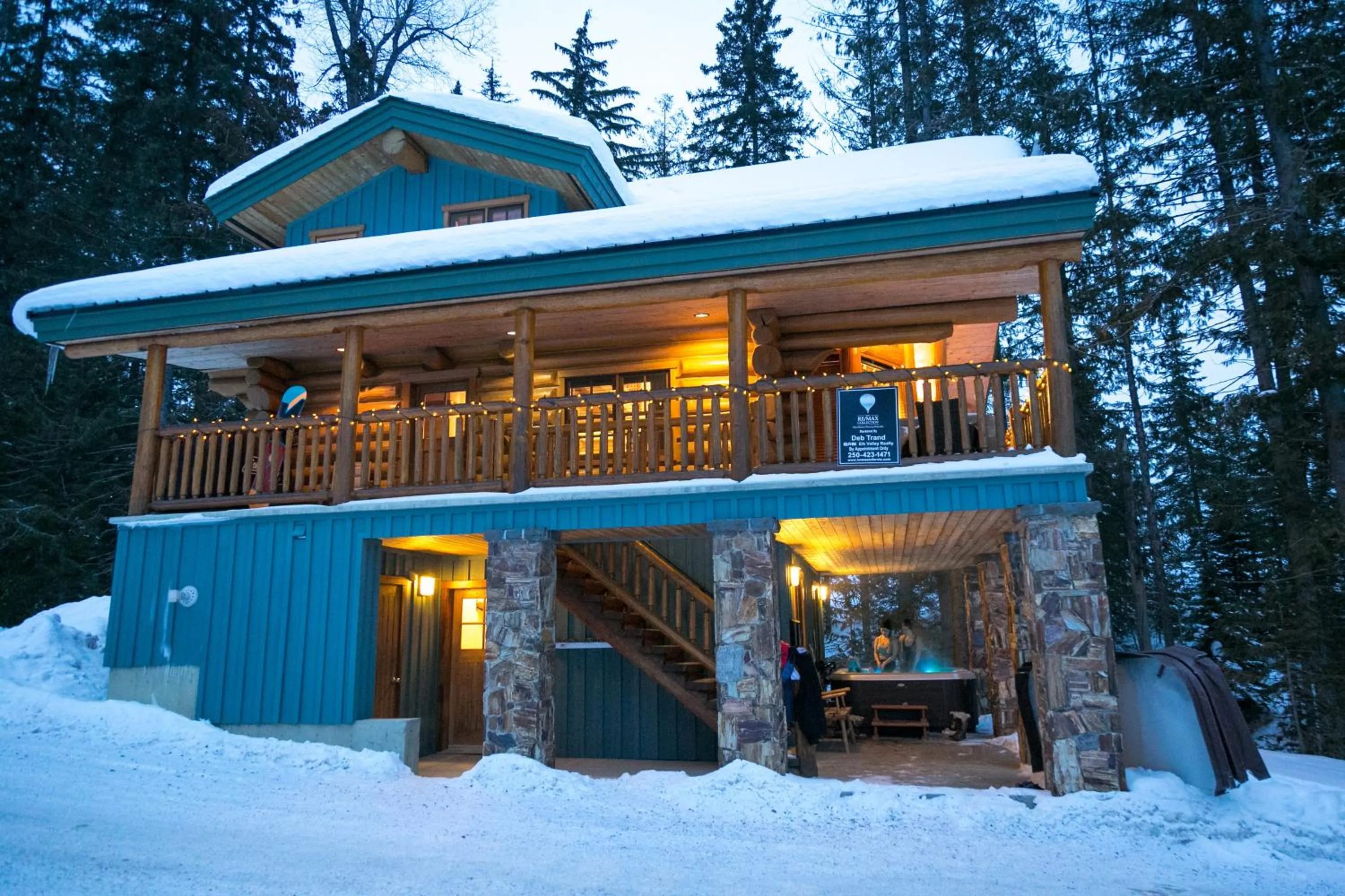 Facade/entrance in Snow Creek Cabins by Fernie Lodging Co