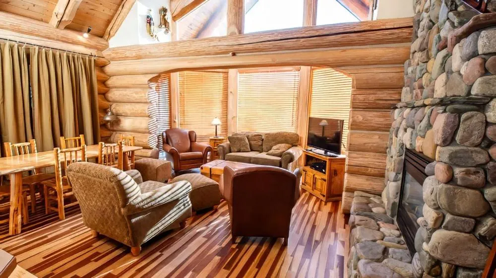 Snow Creek Cabins by Fernie Lodging Co