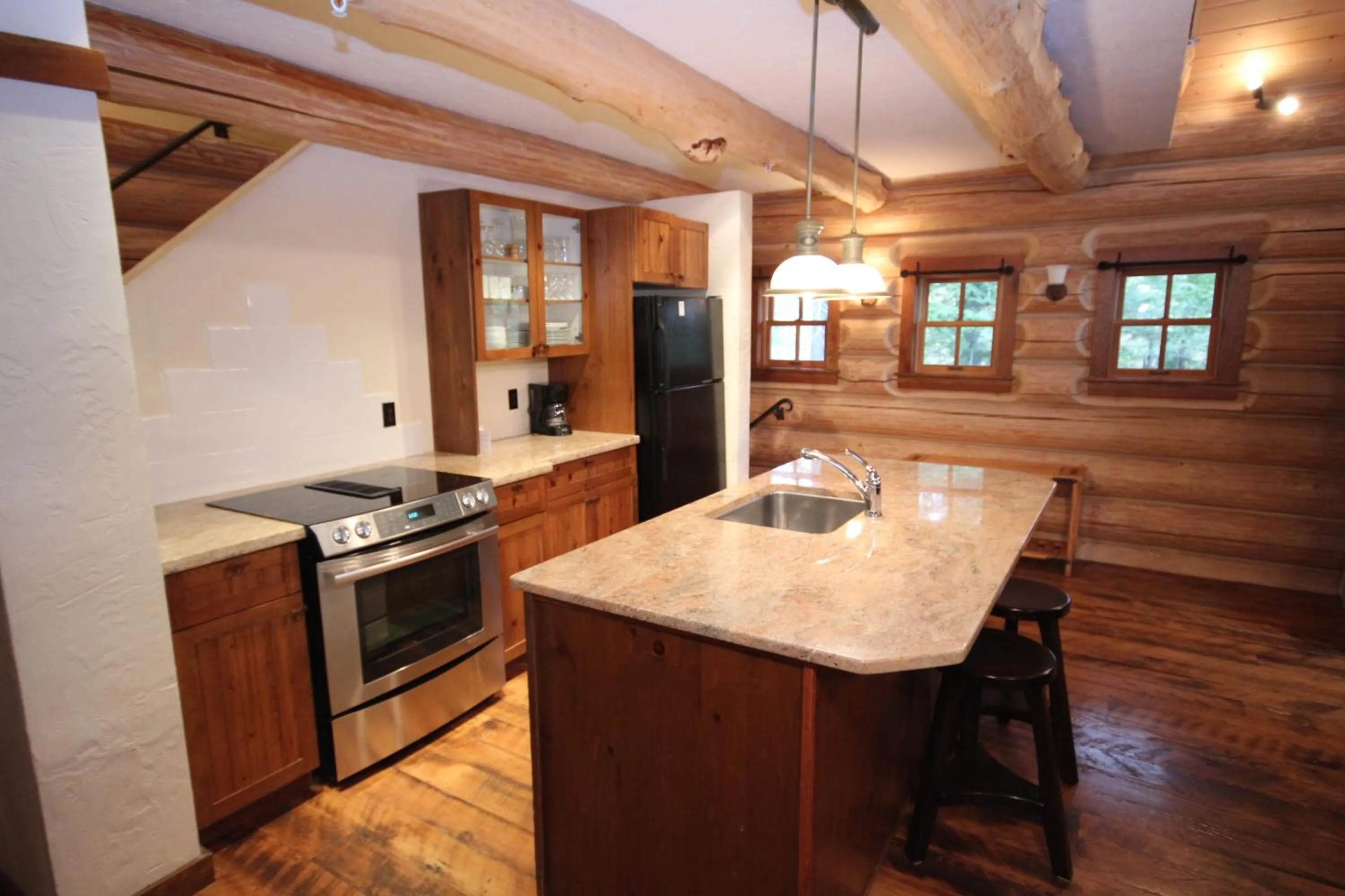 Kitchen or kitchenette in Snow Creek Cabins by Fernie Lodging Co