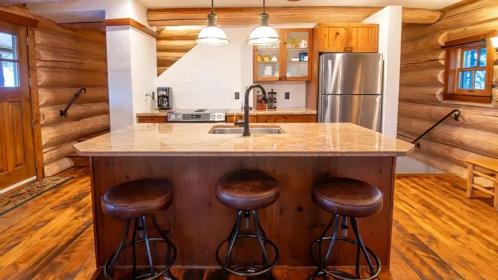 Snow Creek Cabins by Fernie Lodging Co