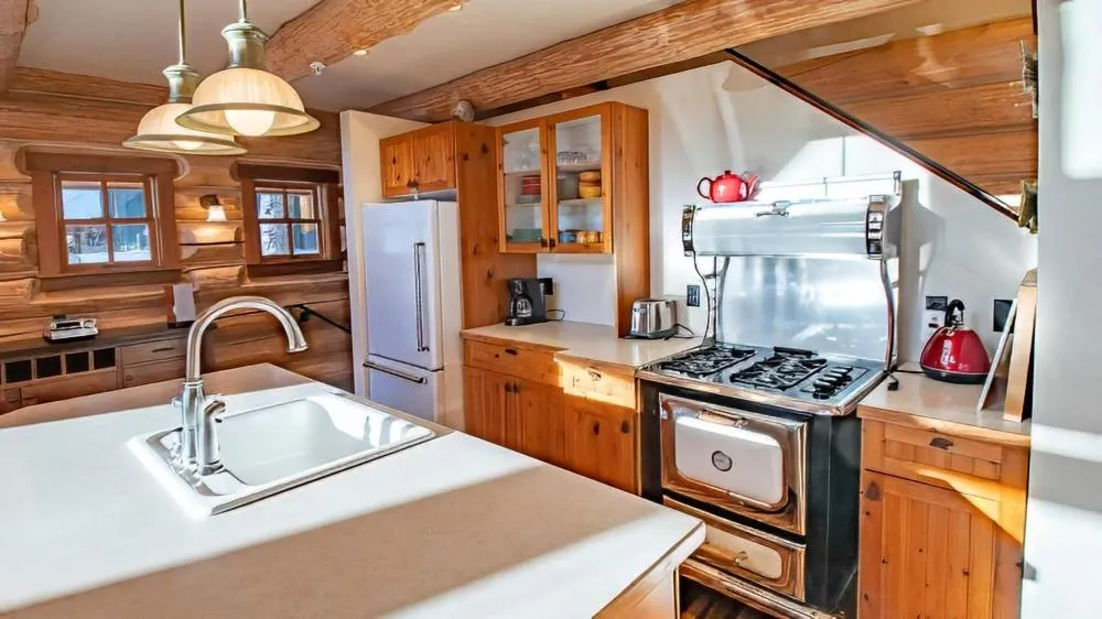 Snow Creek Cabins by Fernie Lodging Co