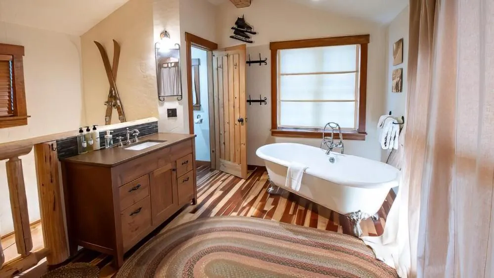 Snow Creek Cabins by Fernie Lodging Co