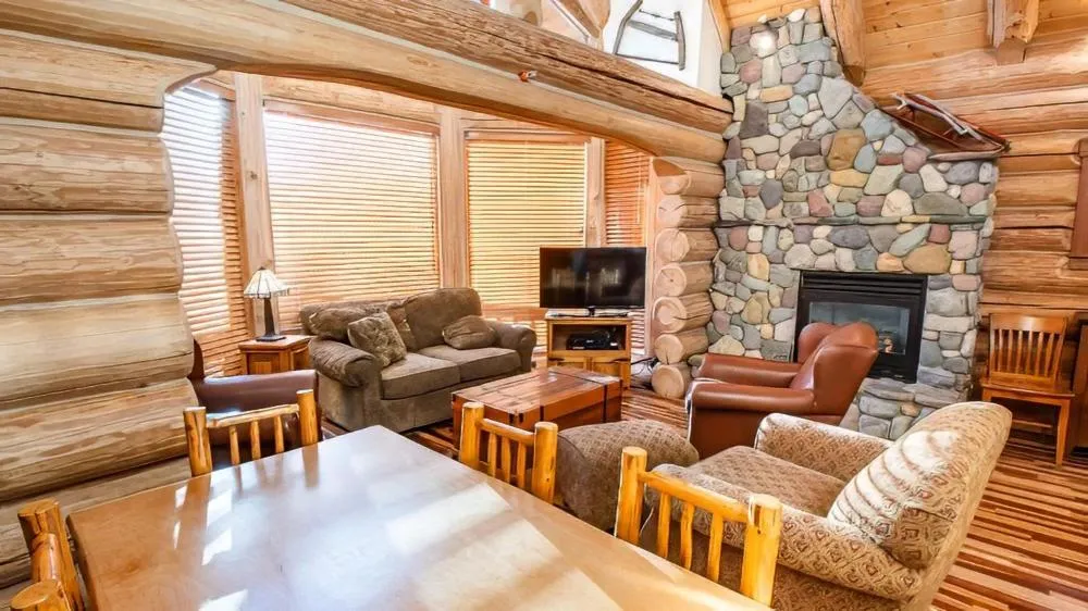 Snow Creek Cabins by Fernie Lodging Co