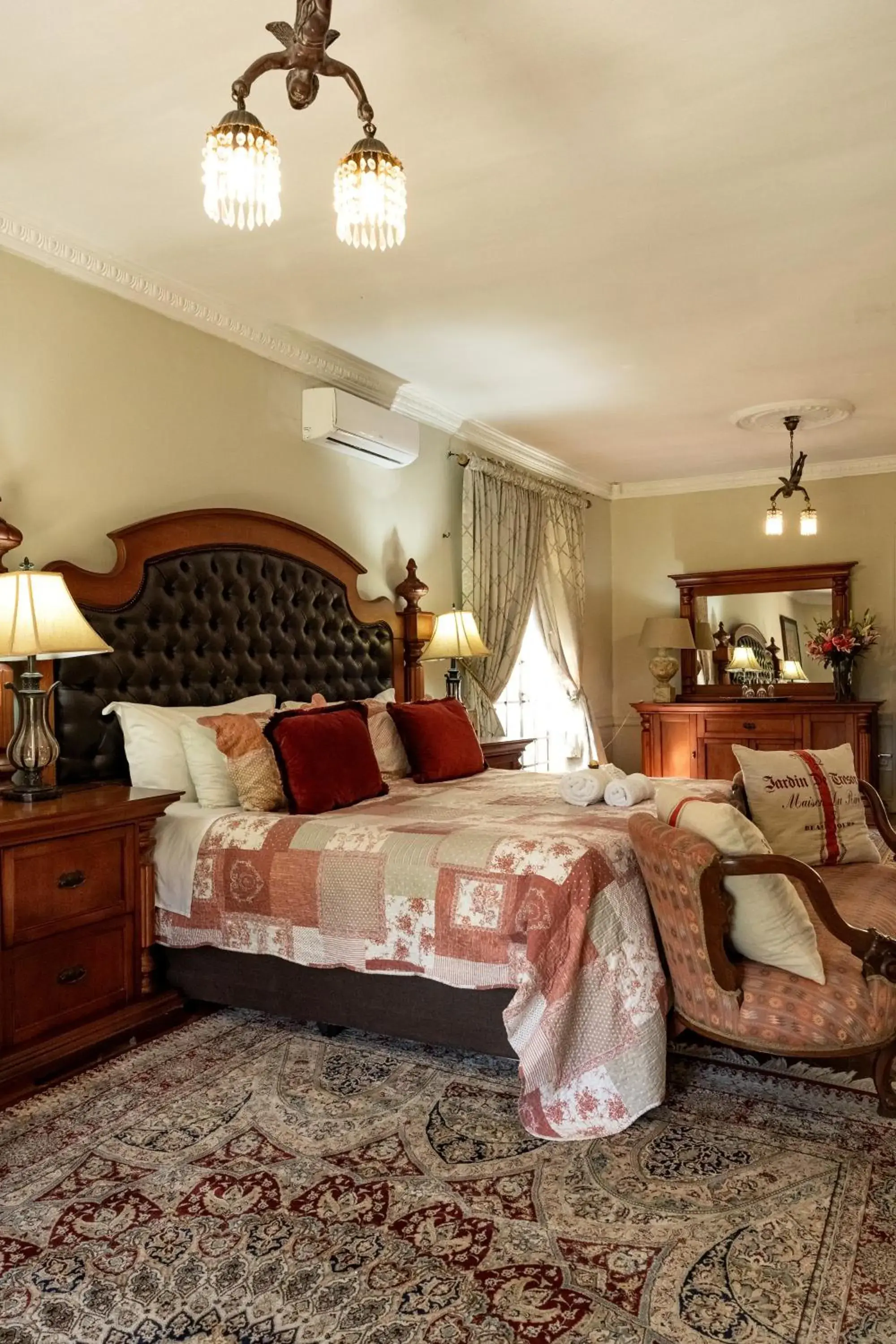 Deluxe King Suite - single occupancy in Hidden Grace Deluxe King Suite - single occupancy in Hidden Grace