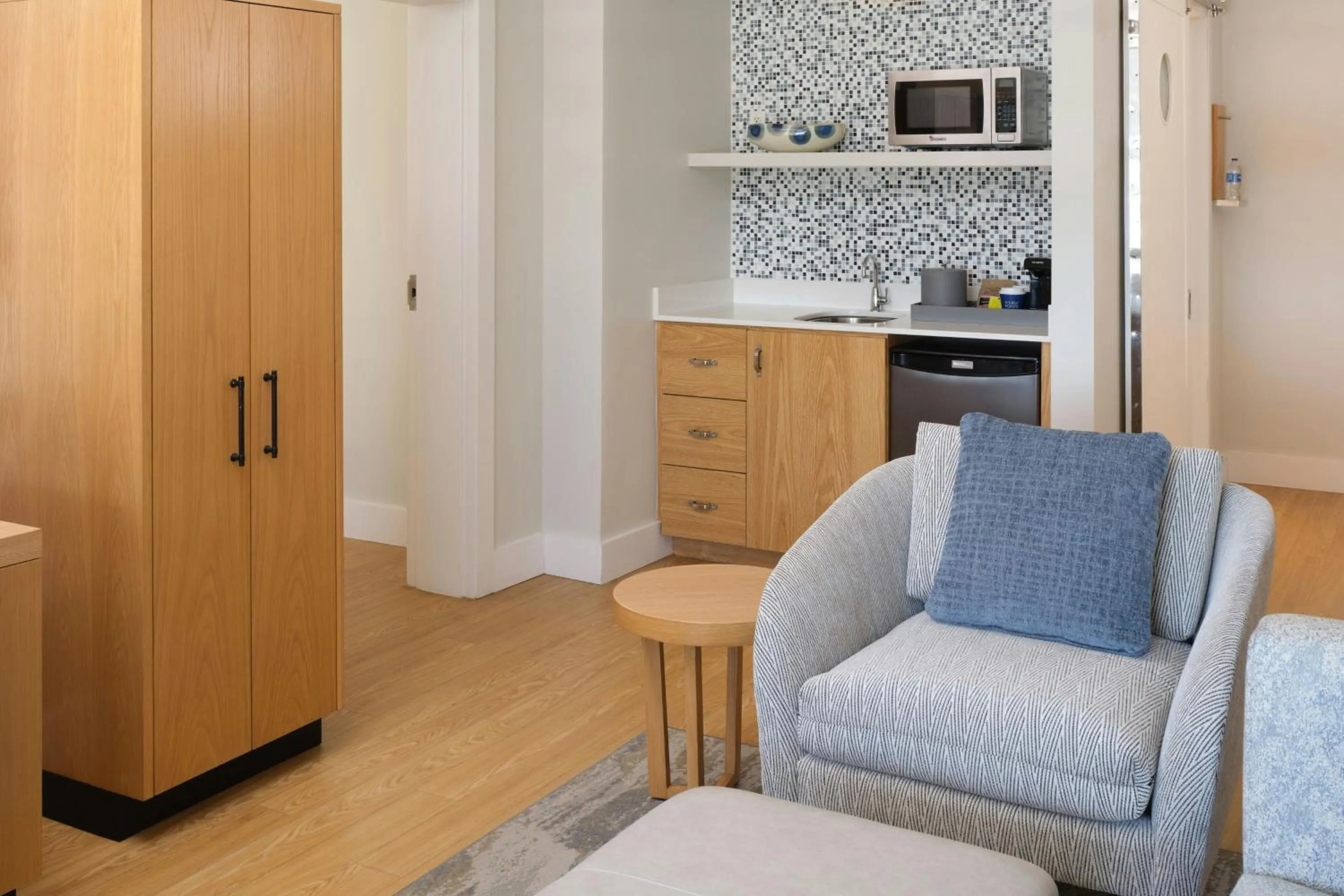 Lounge or bar in Four Points by Sheraton Punta Gorda Harborside