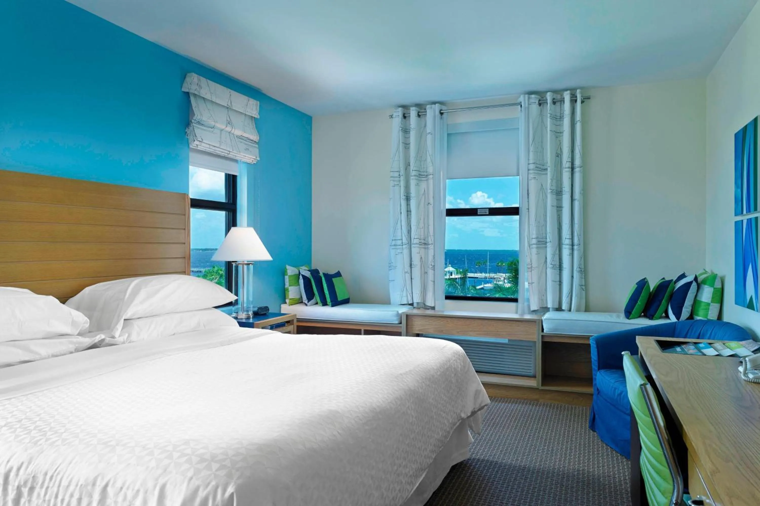 Photo of the whole room, Bed in Four Points by Sheraton Punta Gorda Harborside