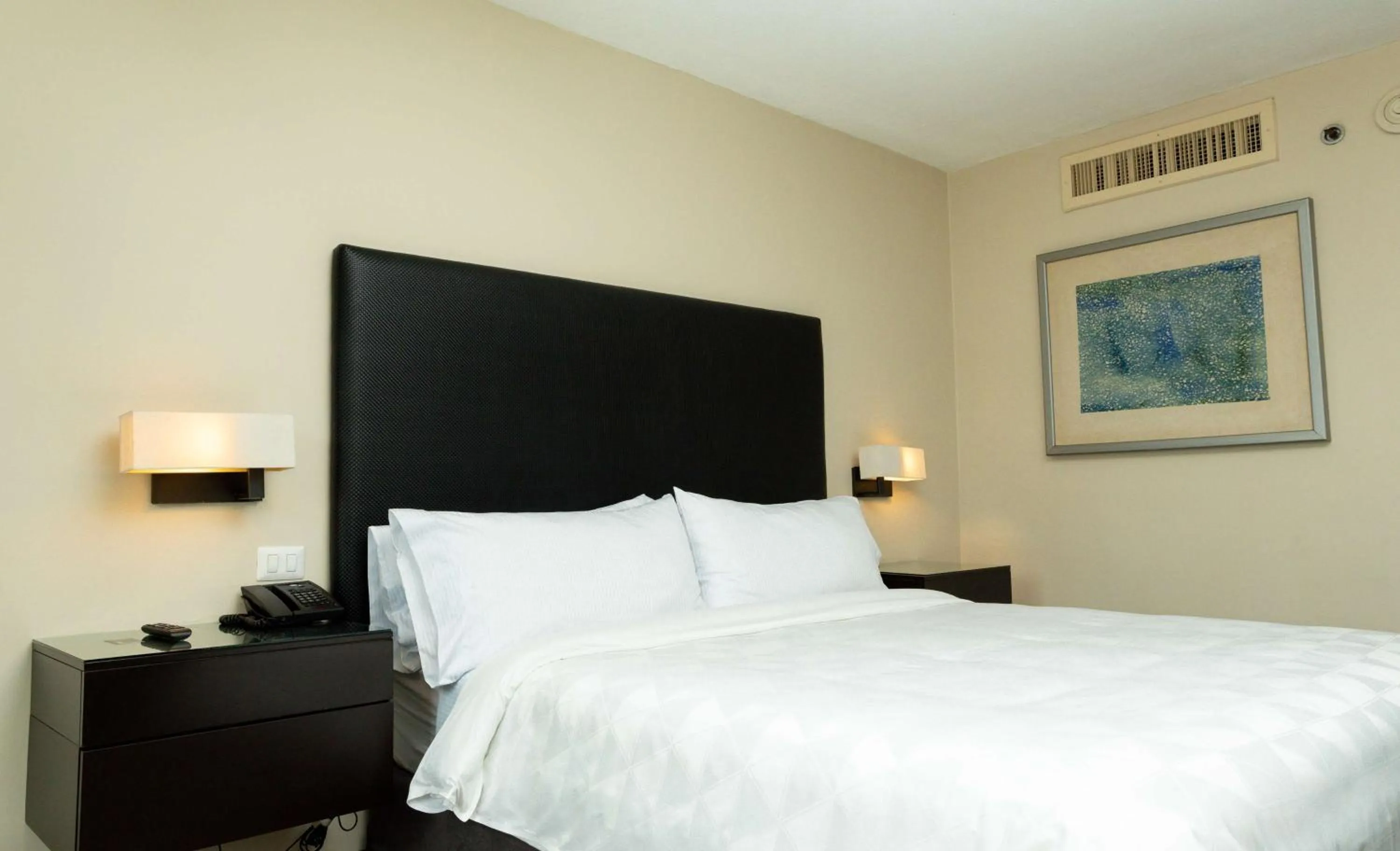 Bed in Hilton San Salvador