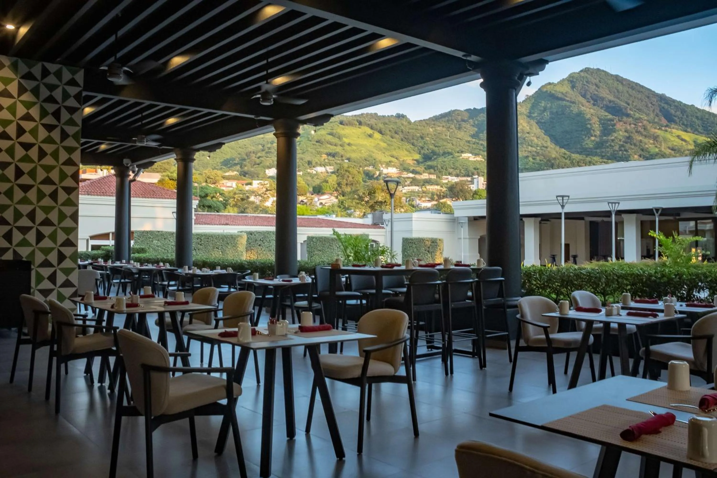 Restaurant/places to eat in Hilton San Salvador