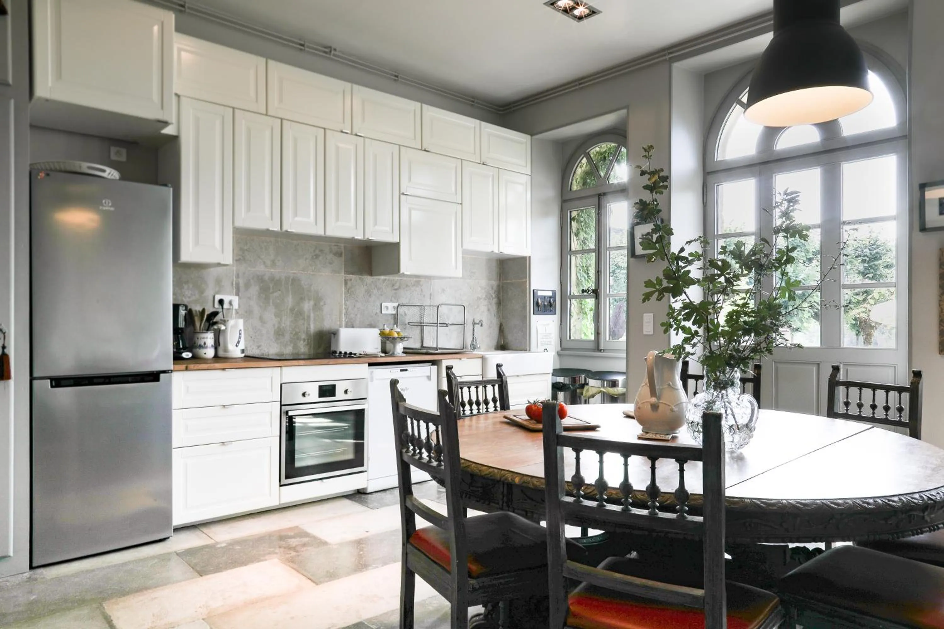 Kitchen or kitchenette in Gîte des Ecuries d'Hodebert