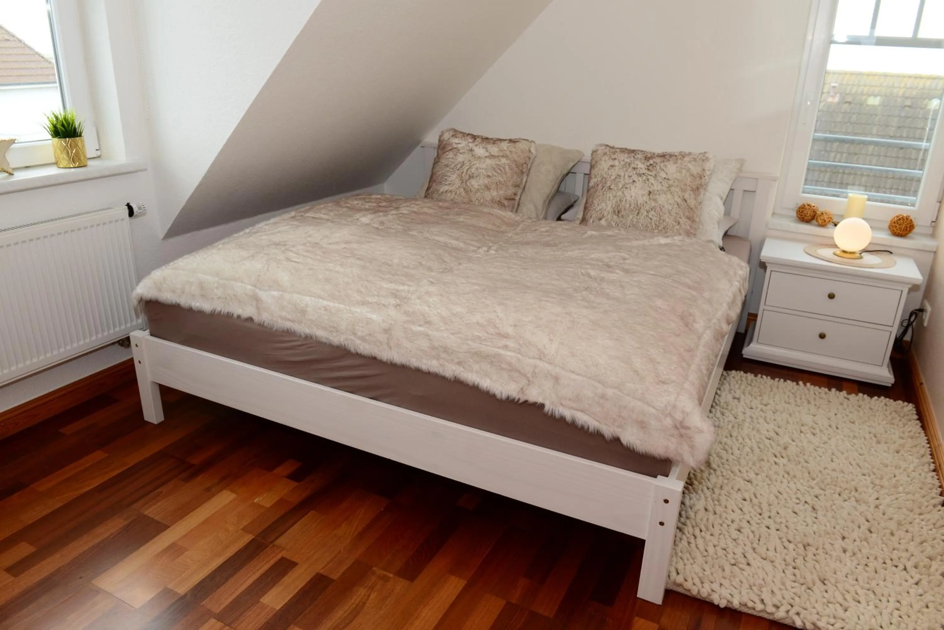 Bedroom, Bed in Jensen-Huus