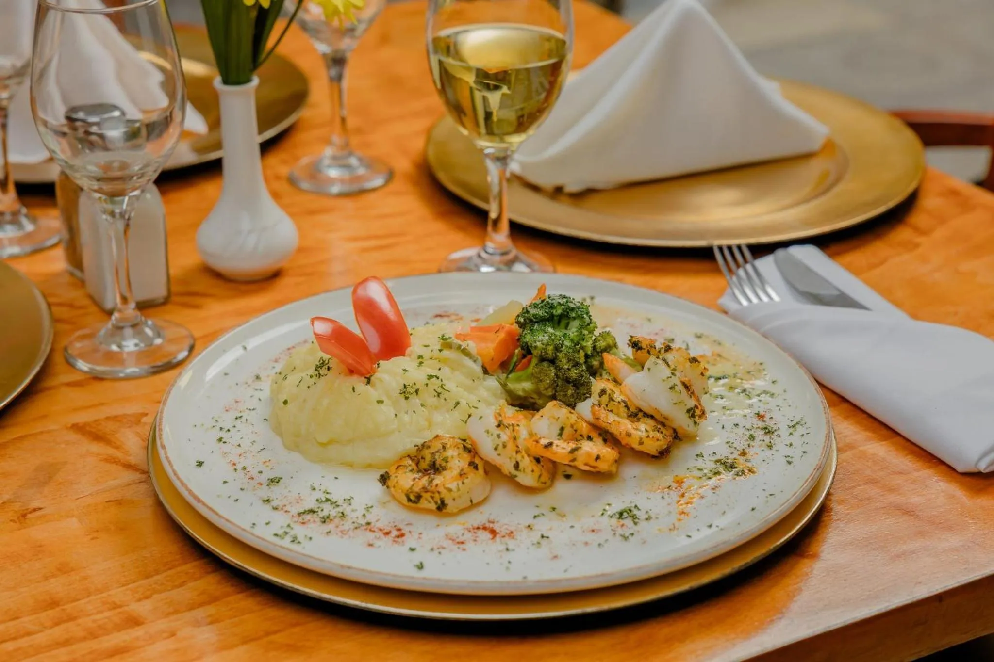 Restaurant/places to eat in Holiday Inn Convention Center by IHG