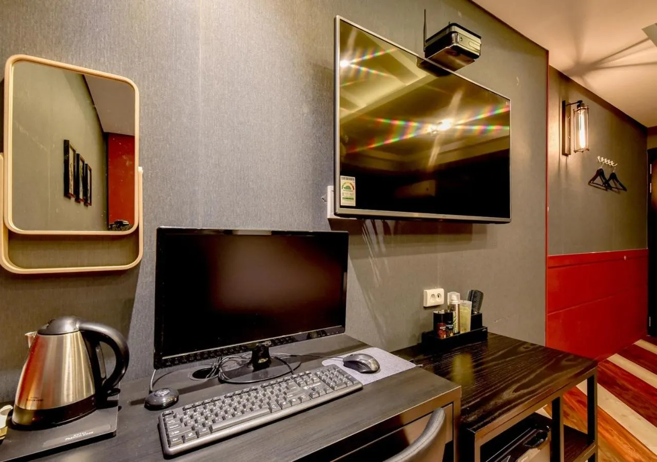 TV/Entertainment Center in French code Hotel