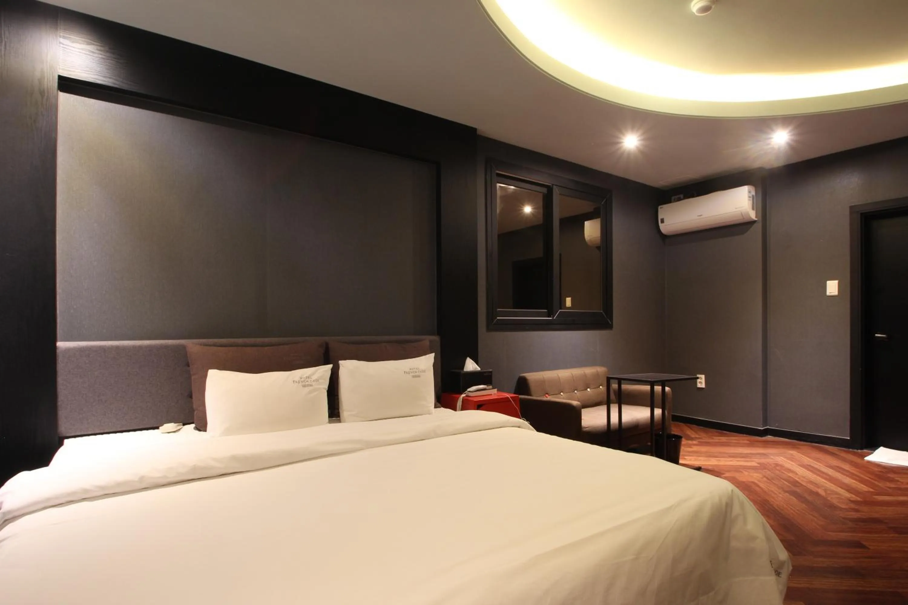 Bed in French code Hotel