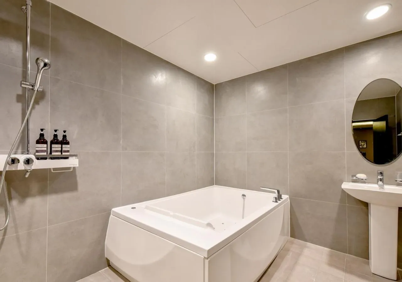 Bathroom in French code Hotel