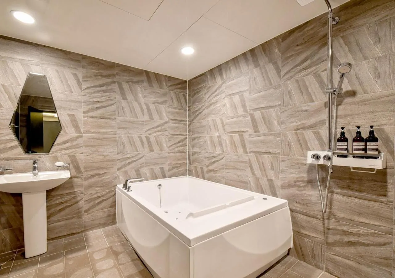 Bathroom in French code Hotel