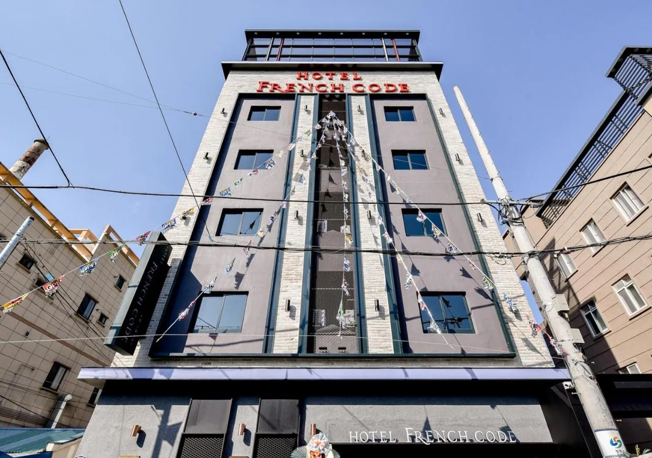 Property Building in French code Hotel