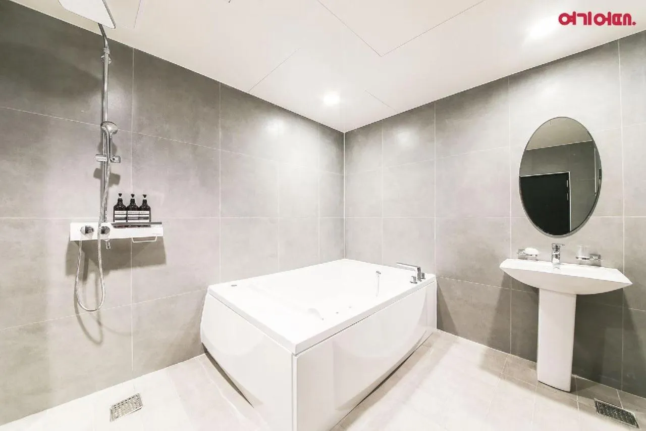 Bathroom in French code Hotel