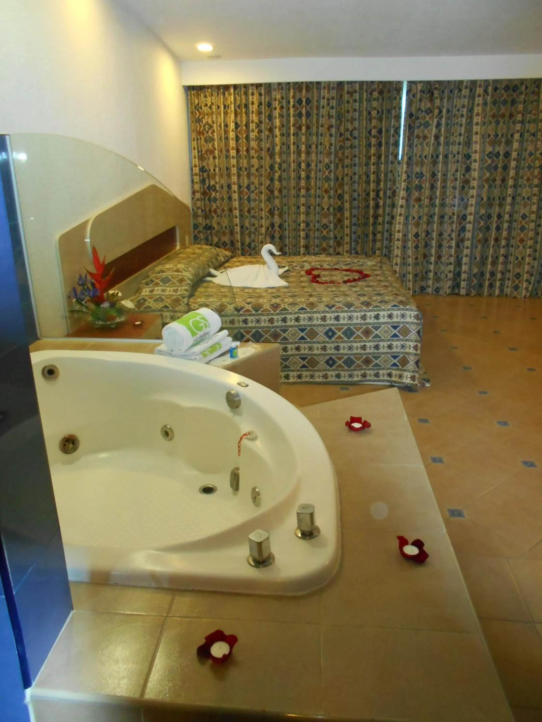 Photo of the whole room, Bed in GS Cuernavaca Drive Inn - Adults Only