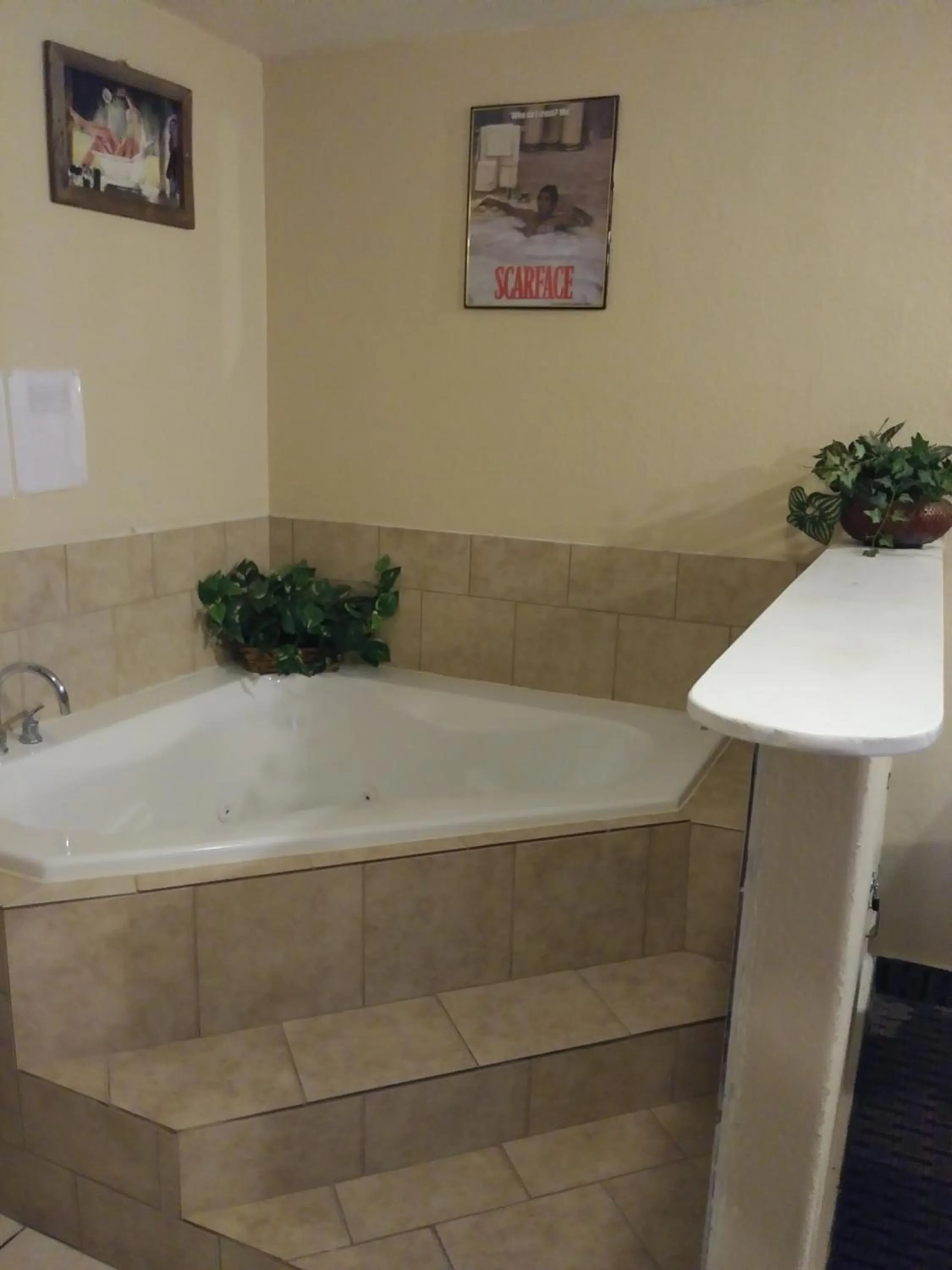 Hot Tub in Garden Inn & Suites New Braunfels