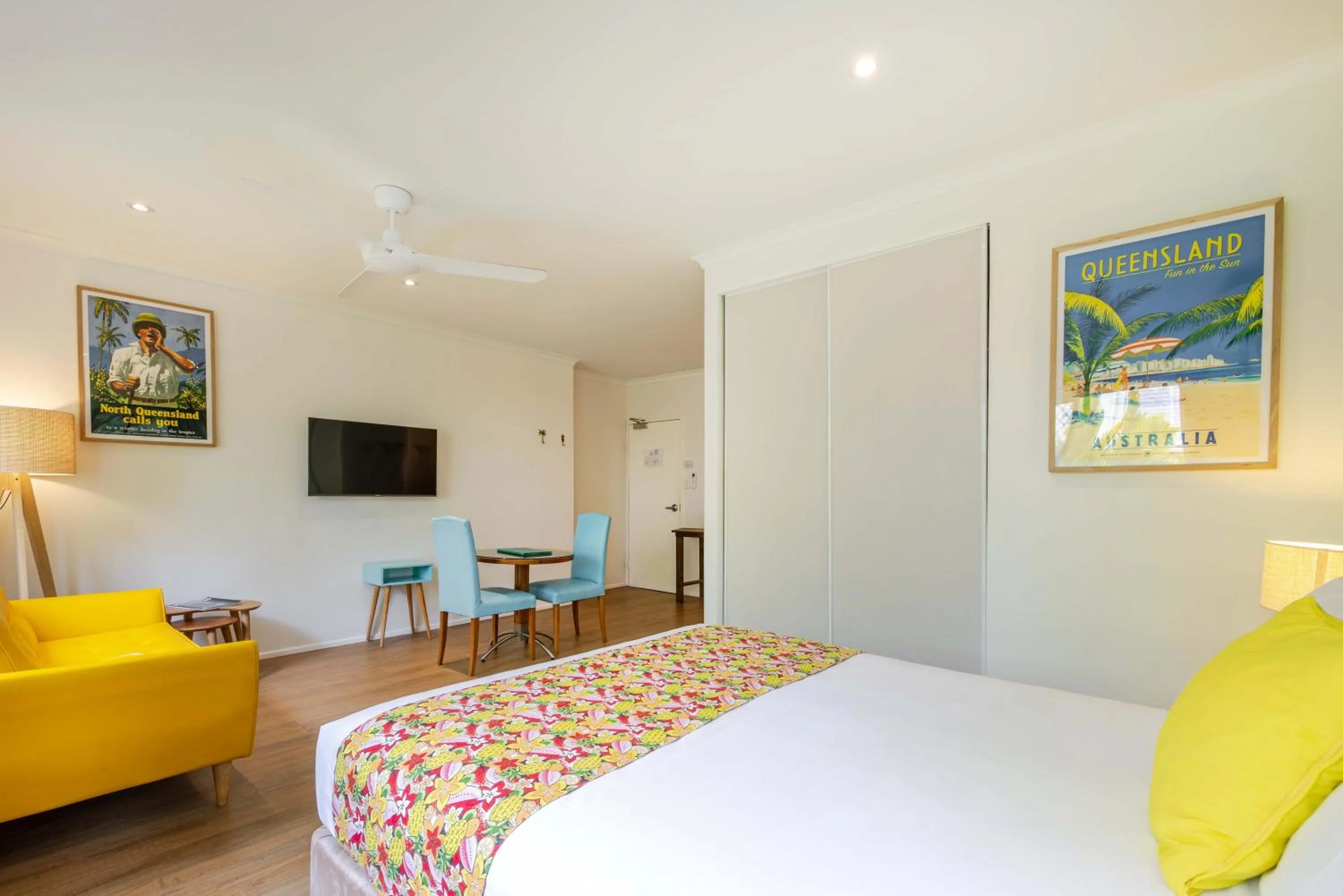 Bedroom, Bed in Port Douglas Motel