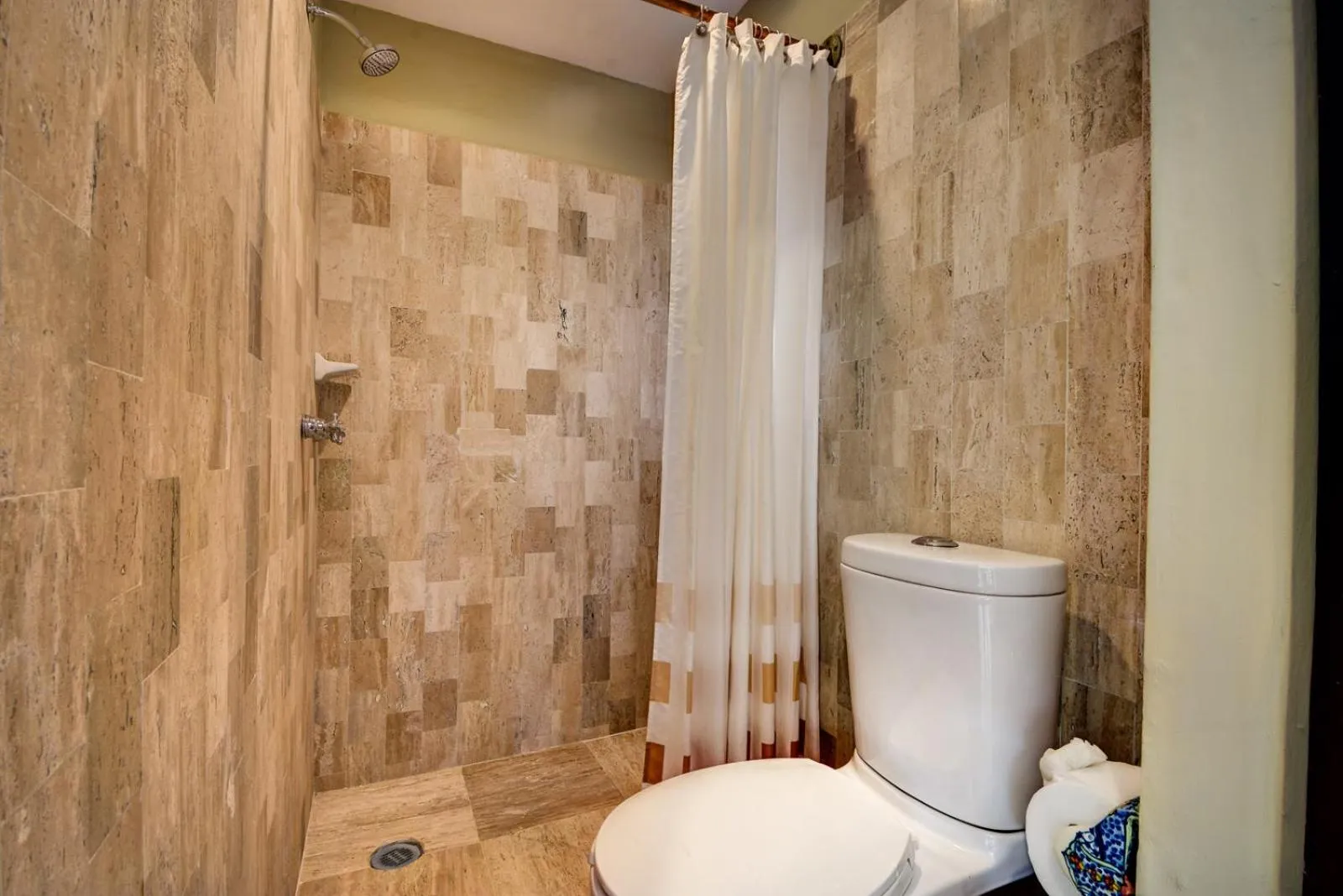 Toilet in Hotel Cielo