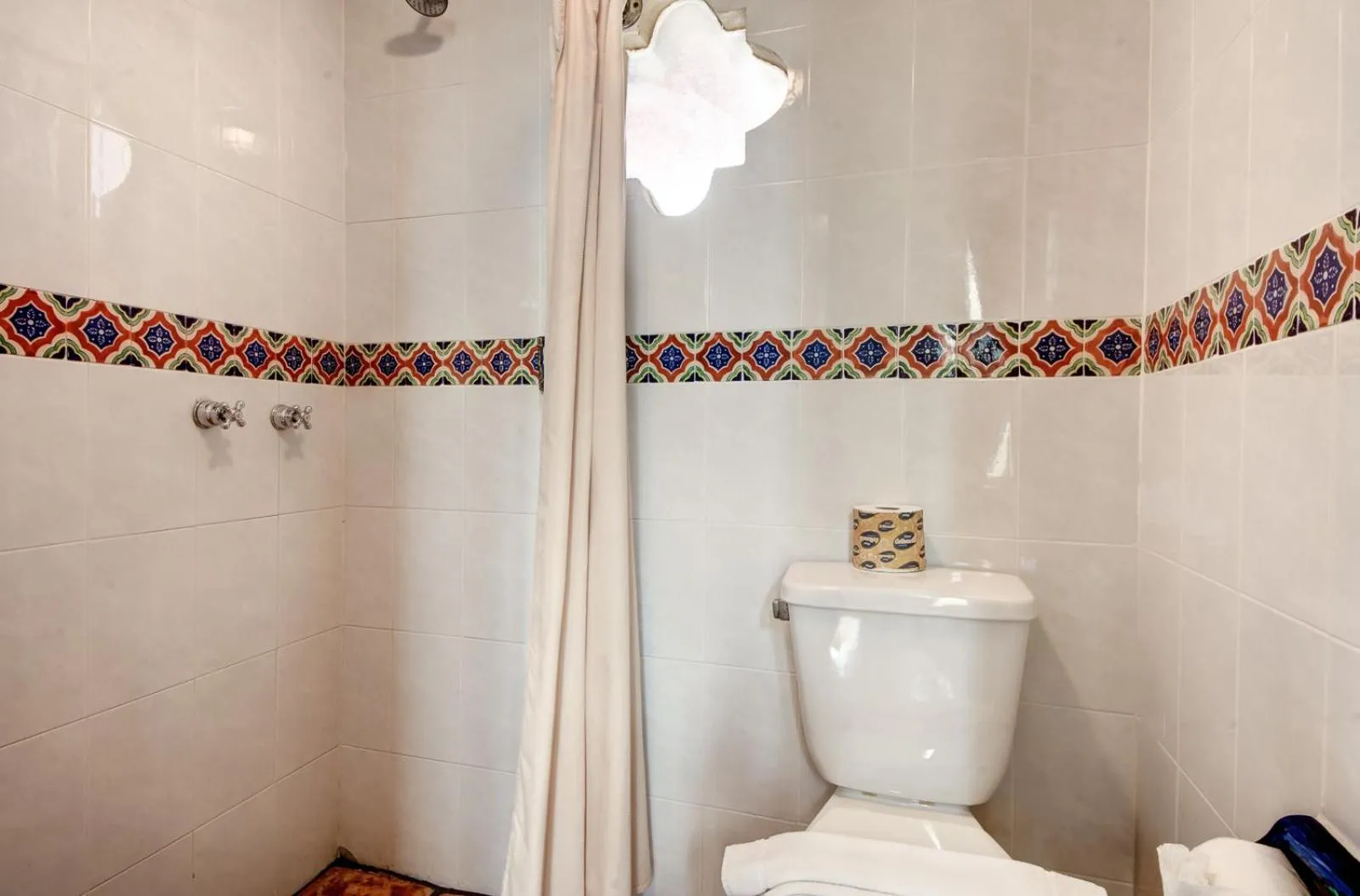 Toilet in Hotel Cielo