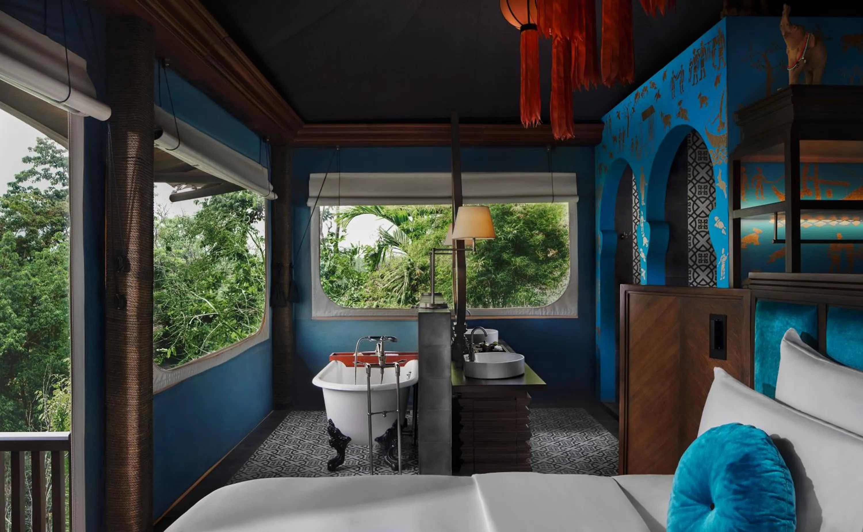 Bathroom, Bed in Rosewood Luang Prabang