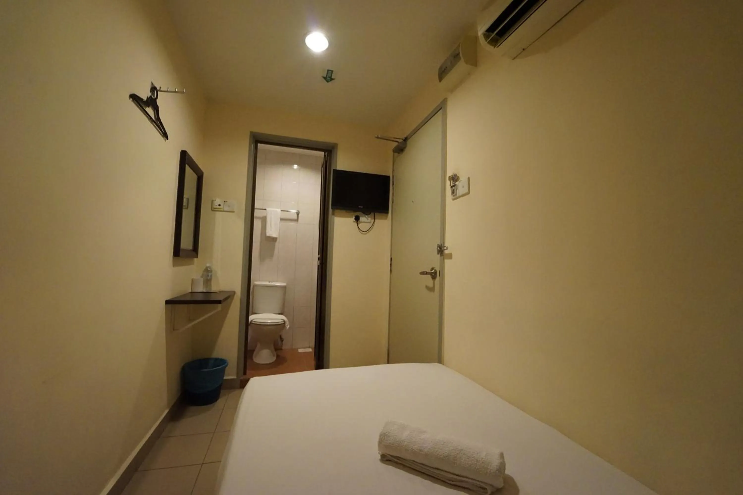 Photo of the whole room, Bed in Hotel A-One