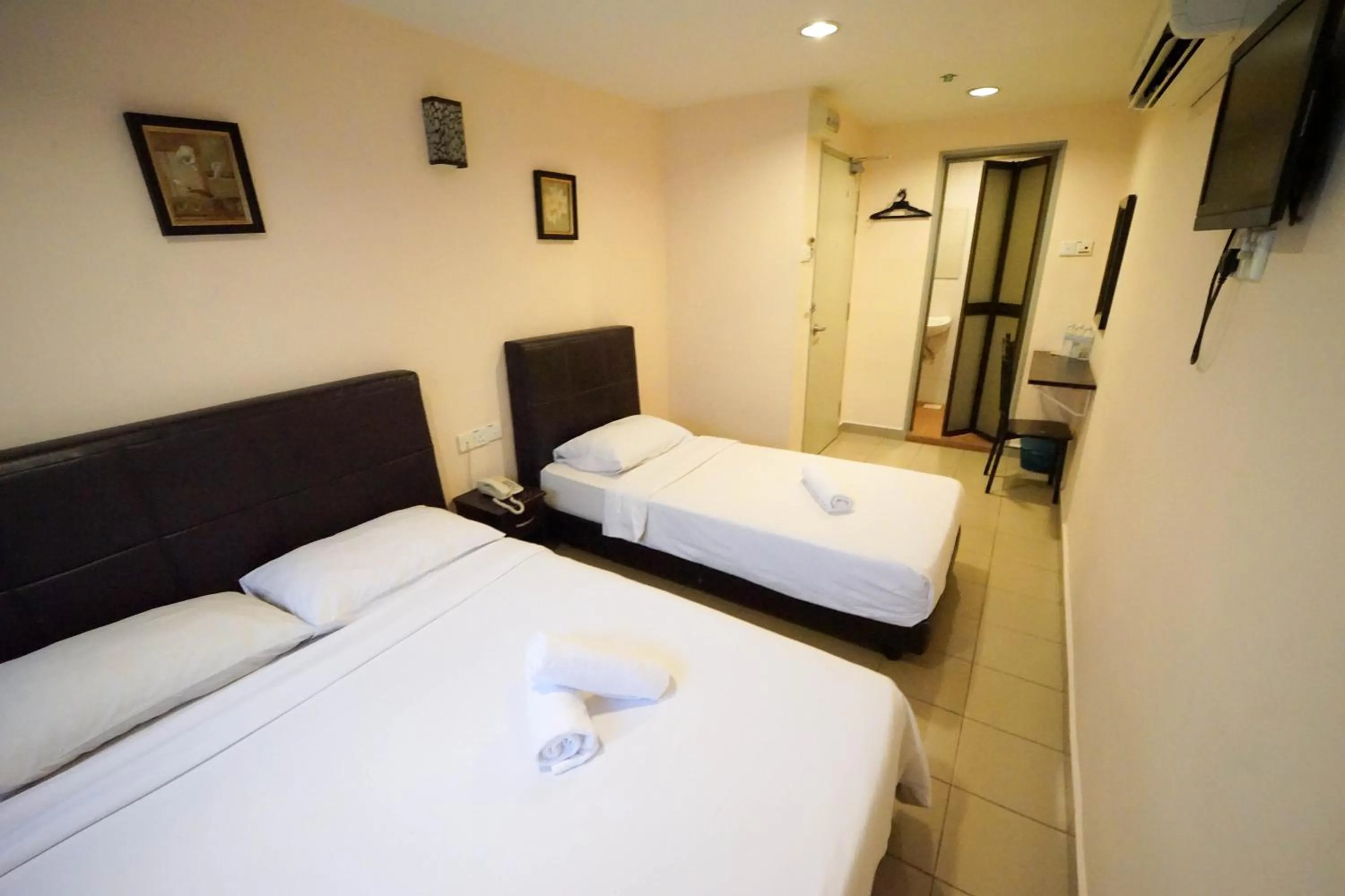 Photo of the whole room, Bed in Hotel A-One