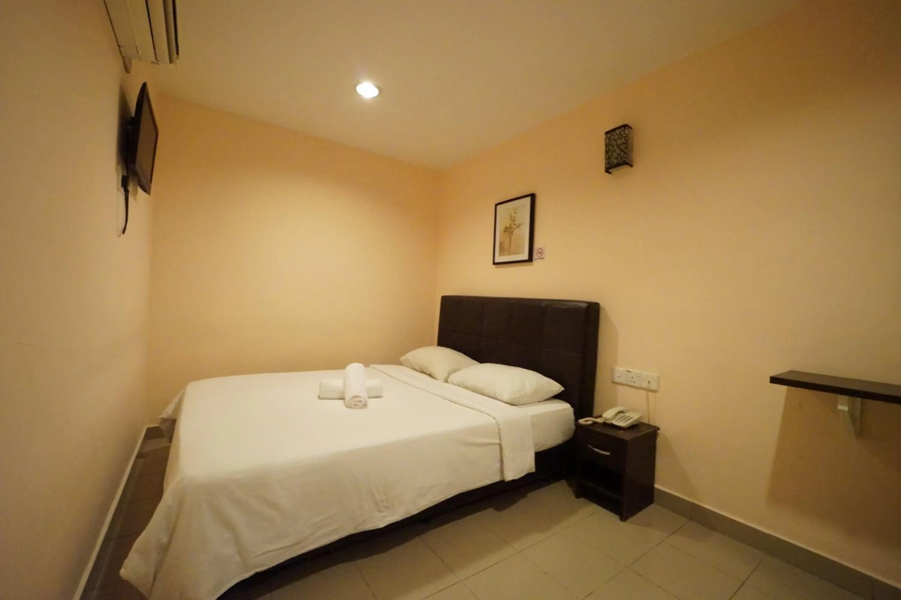 Photo of the whole room, Bed in Hotel A-One