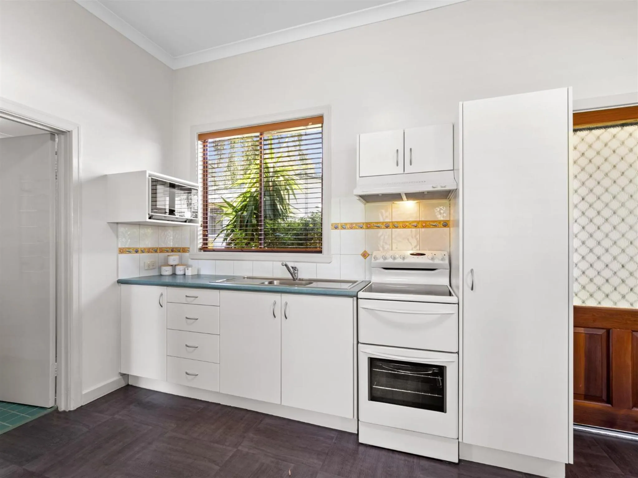 Kitchen or kitchenette in Mandalay Holiday Resort and Tourist Park