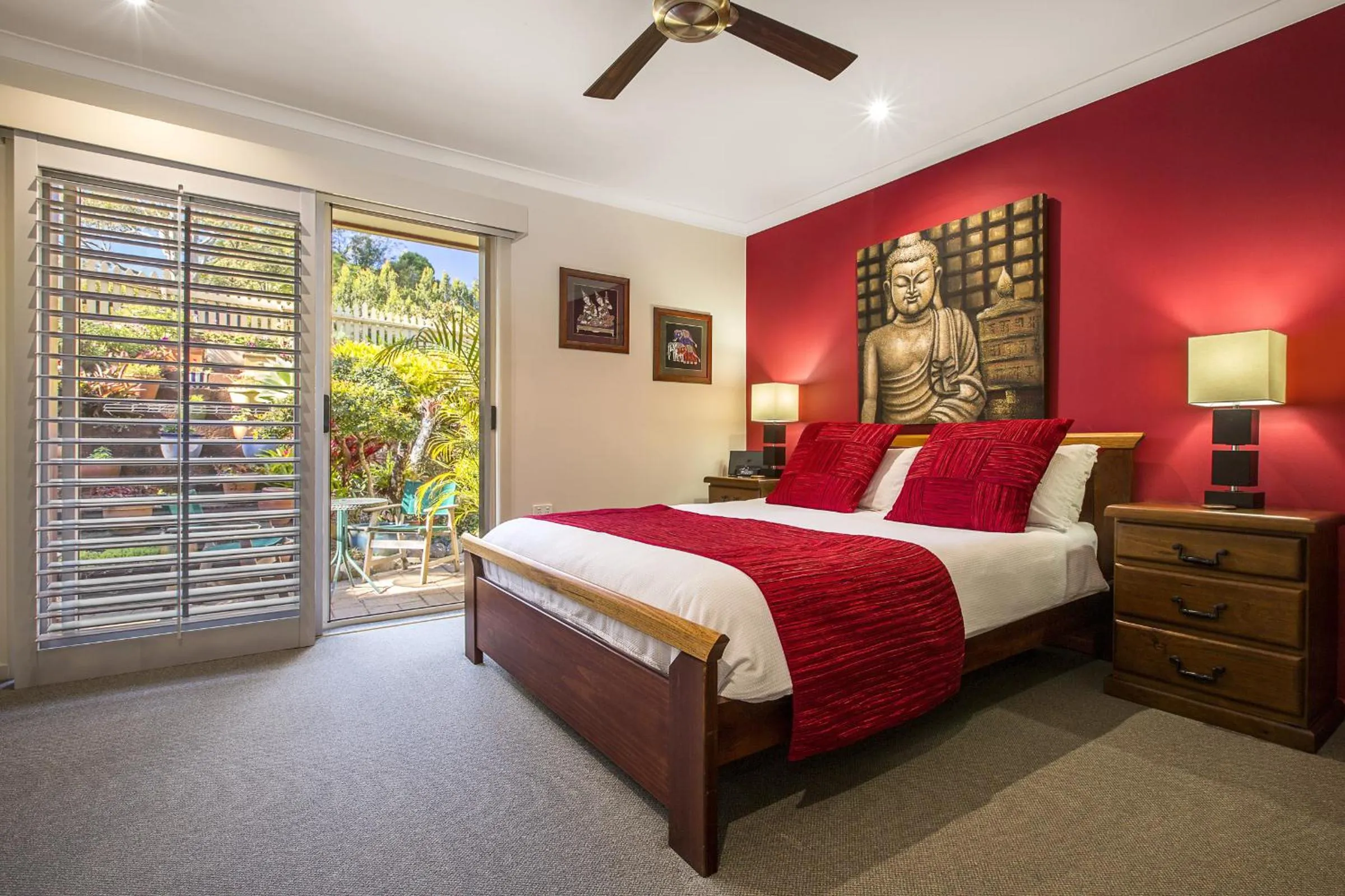 Bathroom in Avocado Sunset Bed & Breakfast