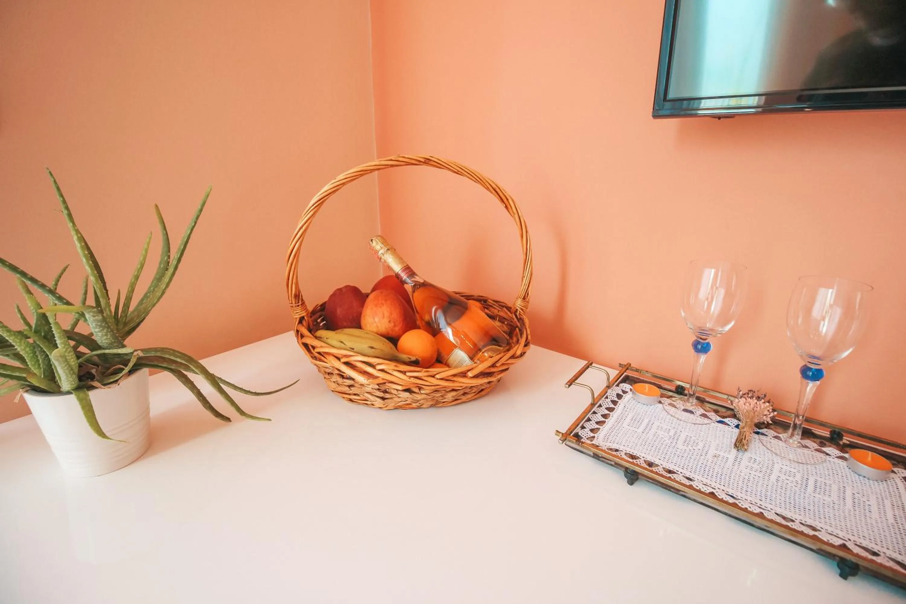 Food and drinks in Villa Green Garden