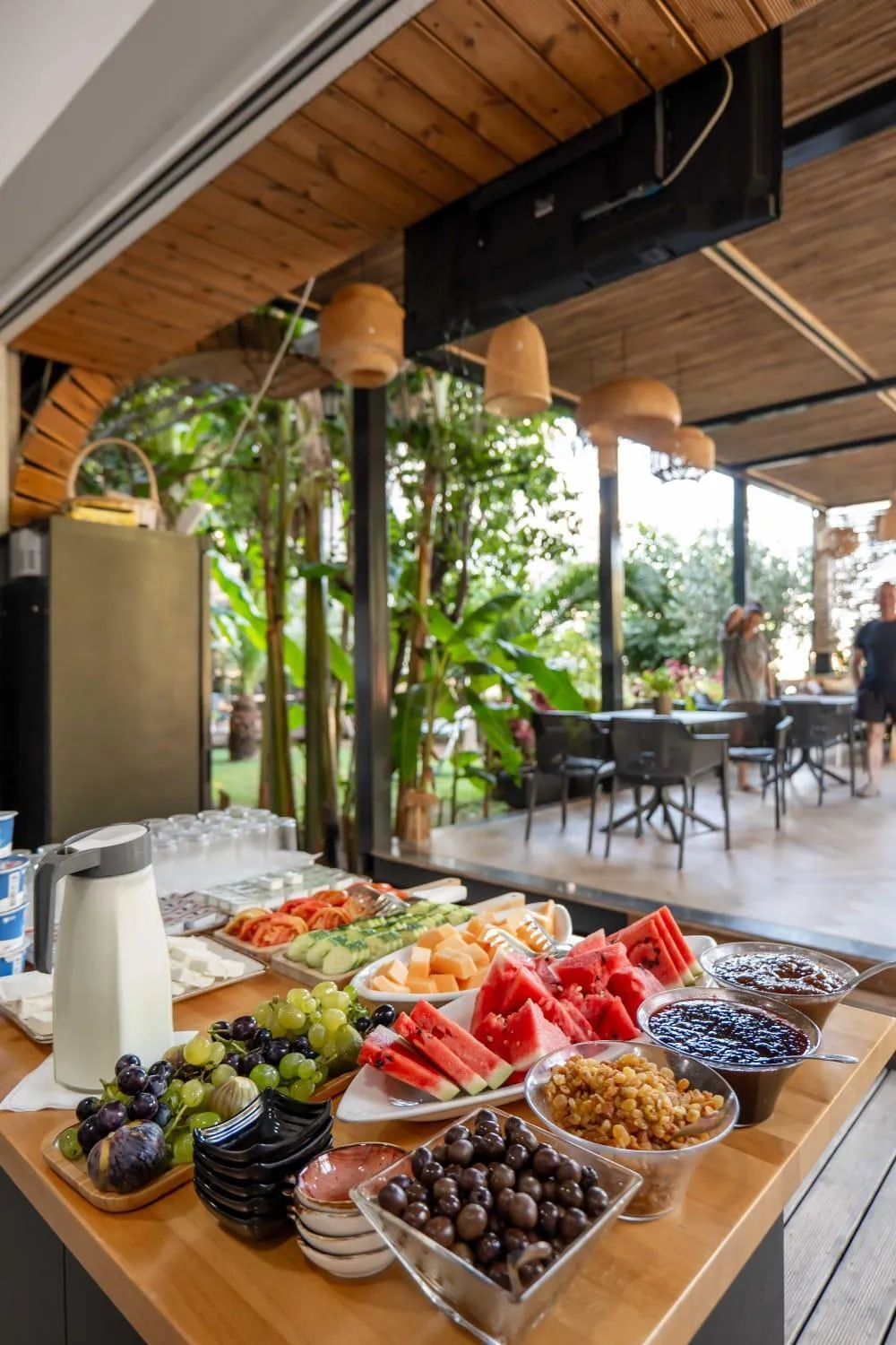 Food and drinks in Villa Green Garden