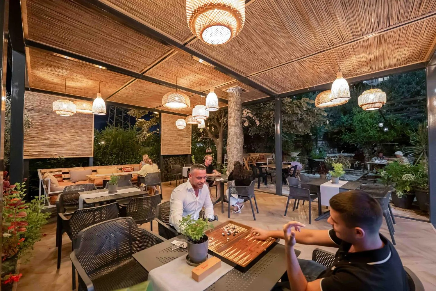 Restaurant/places to eat in Villa Green Garden