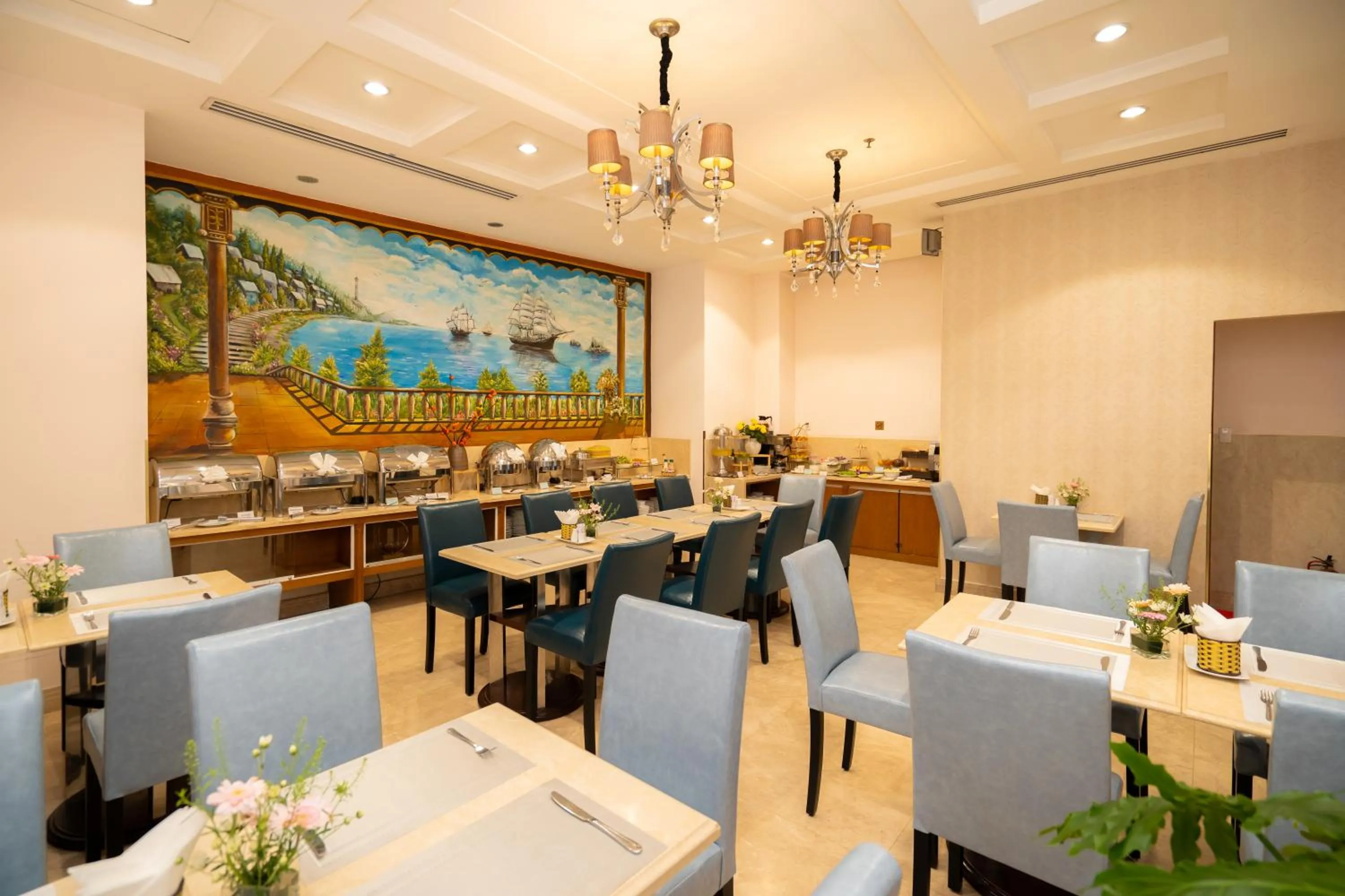 Restaurant/places to eat in Cap Town Hotel