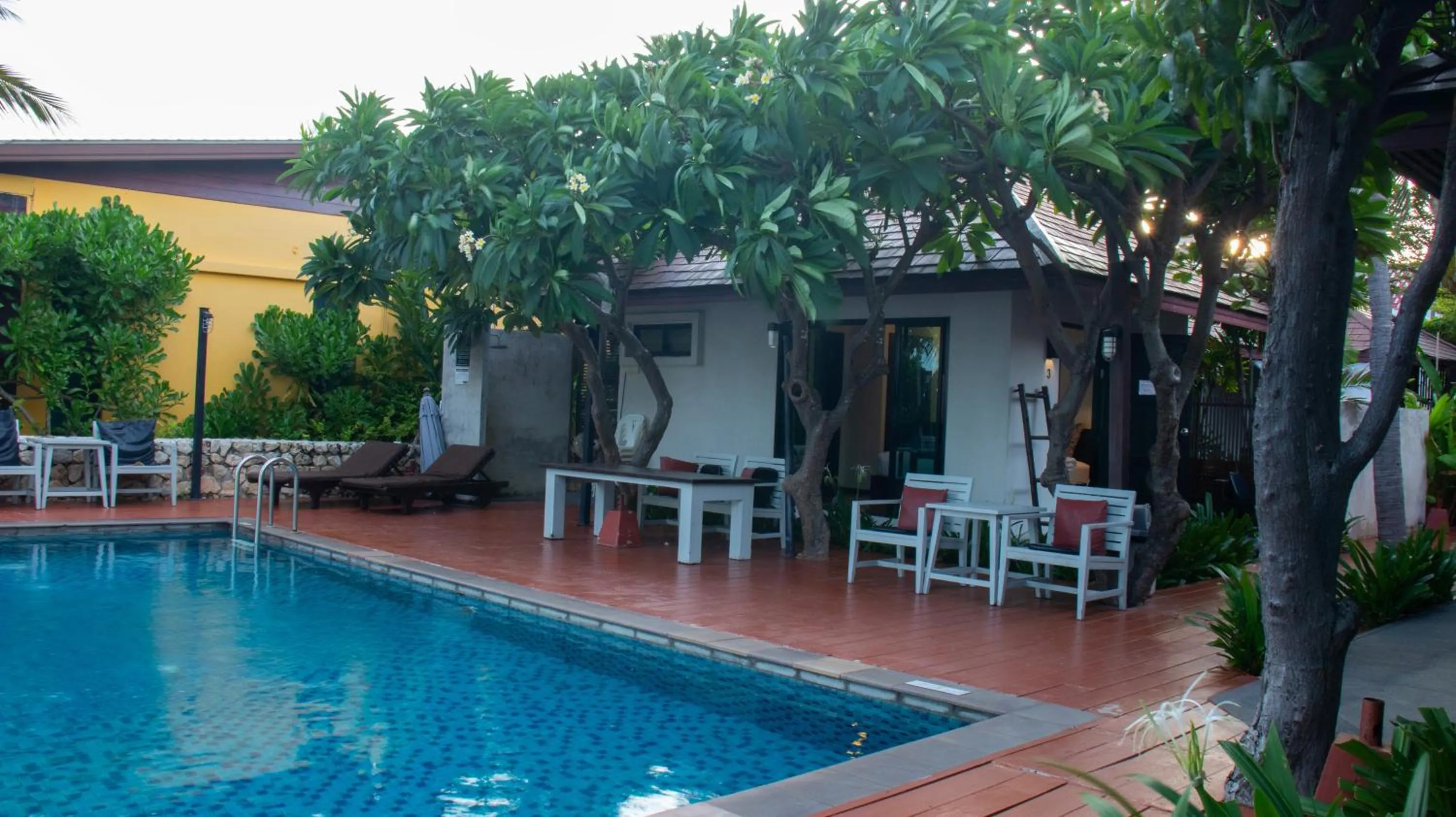 Swimming pool in Chidlom Resort