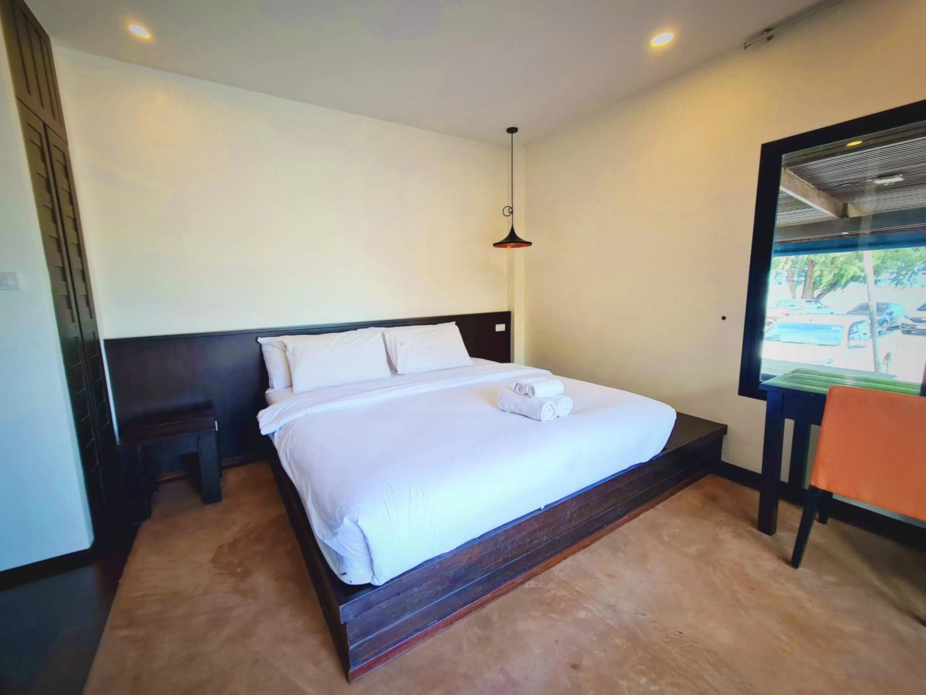 Bed in Chidlom Resort